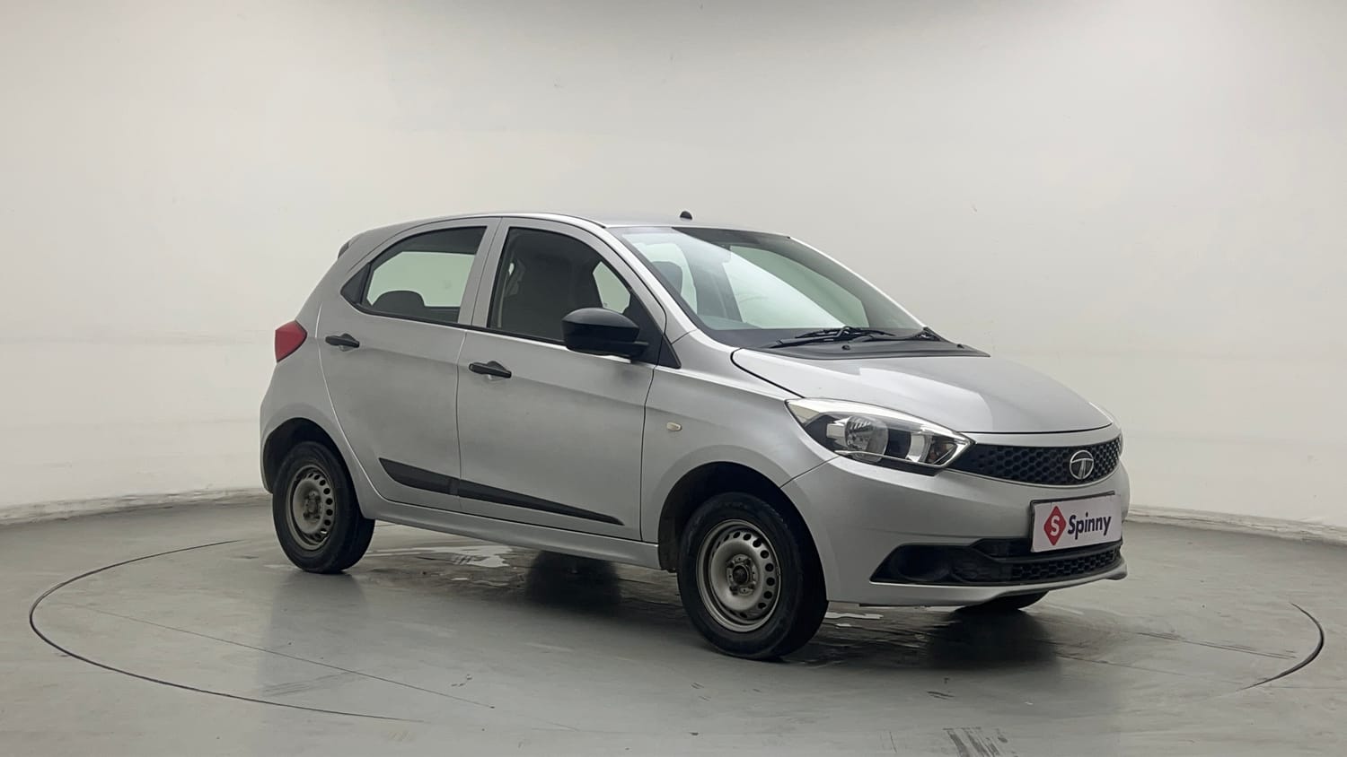 Used 2019 Tata Tiago Revotron XE Petrol Manual exterior RIGHT FRONT CORNER VIEW