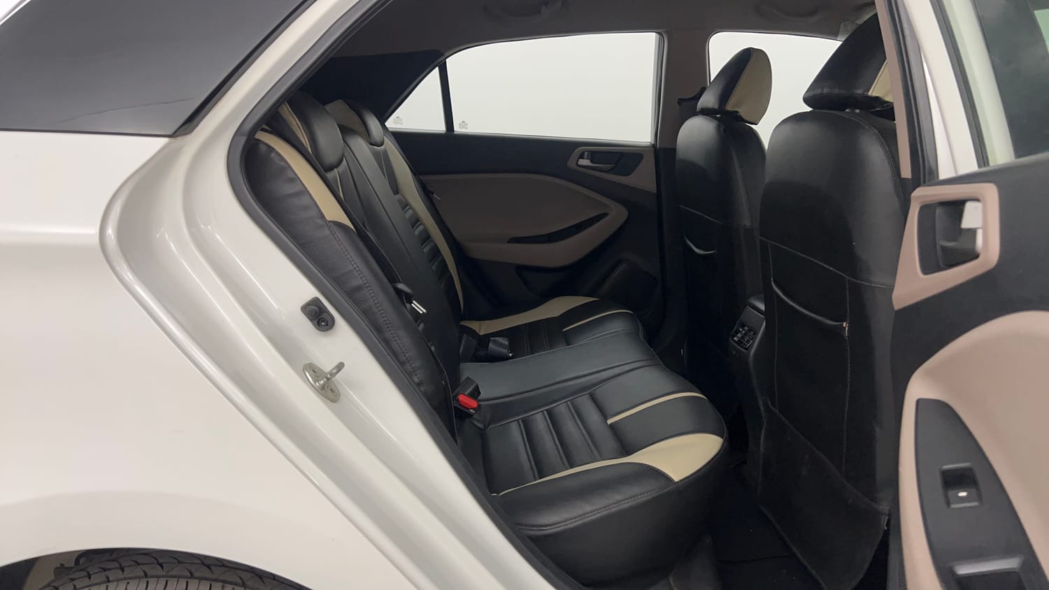 Used 2018 Hyundai Elite i20 Sportz 1.2 Petrol Manual interior RIGHT SIDE REAR DOOR CABIN VIEW