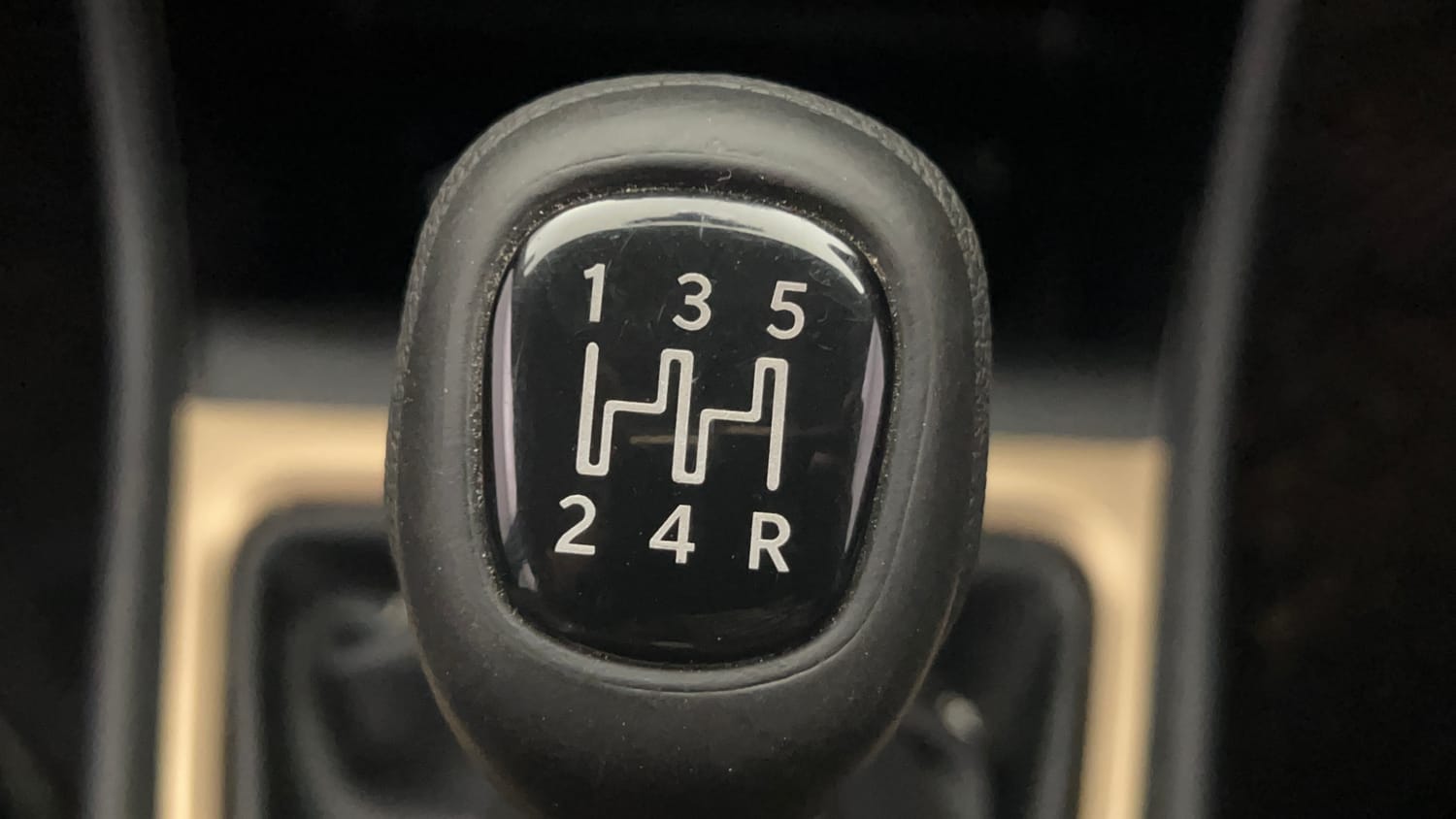 Used 2022 Tata Punch Accomplished Dazzle Pack MT Petrol Manual interior GEAR  KNOB VIEW