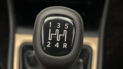 Used 2022 Tata Punch Accomplished Dazzle Pack MT Petrol Manual interior GEAR  KNOB VIEW