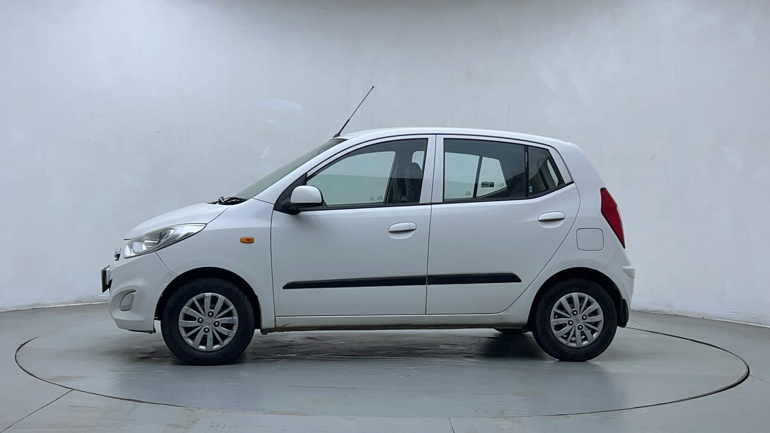 Used 2015 Hyundai i10 Sportz 1.1 iRDE2 Petrol Manual exterior LEFT SIDE VIEW