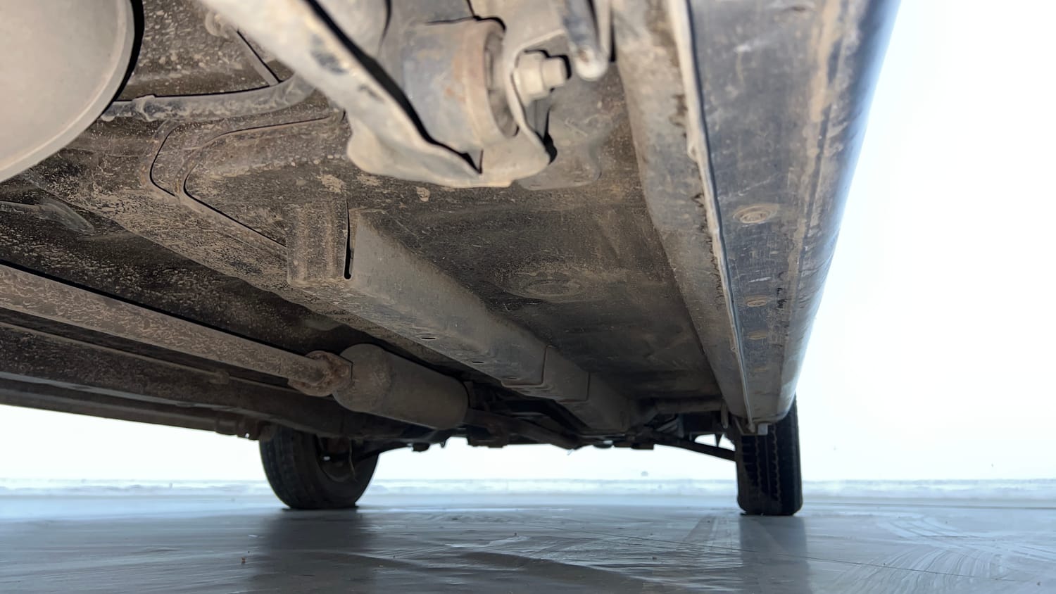 Used 2015 Maruti Suzuki Wagon R LXI Petrol Manual extra REAR RIGHT UNDERBODY VIEW