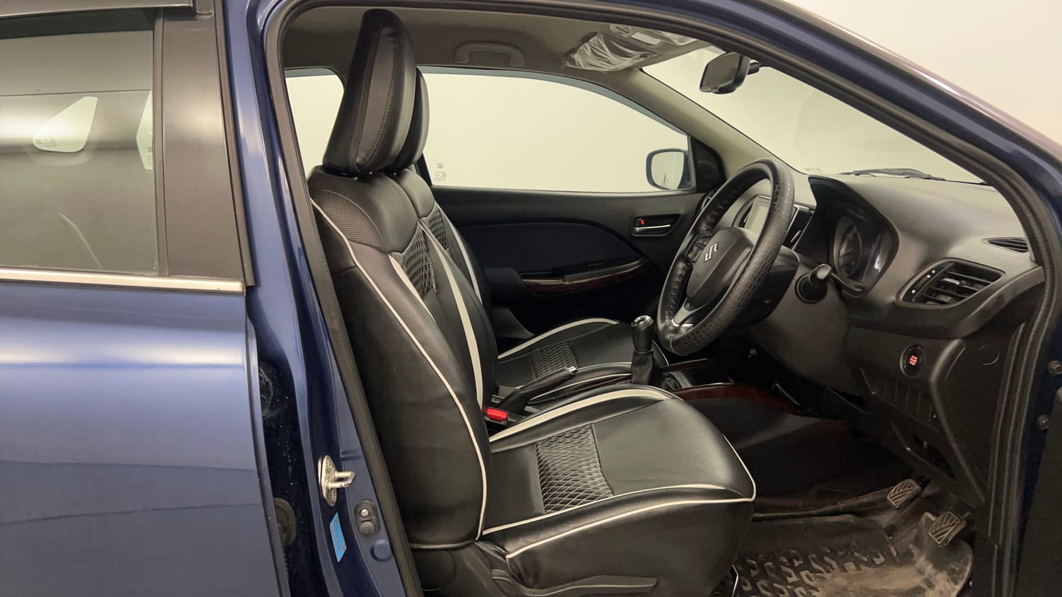 Used 2019 Maruti Suzuki Baleno Zeta Petrol Manual interior RIGHT SIDE FRONT DOOR CABIN VIEW