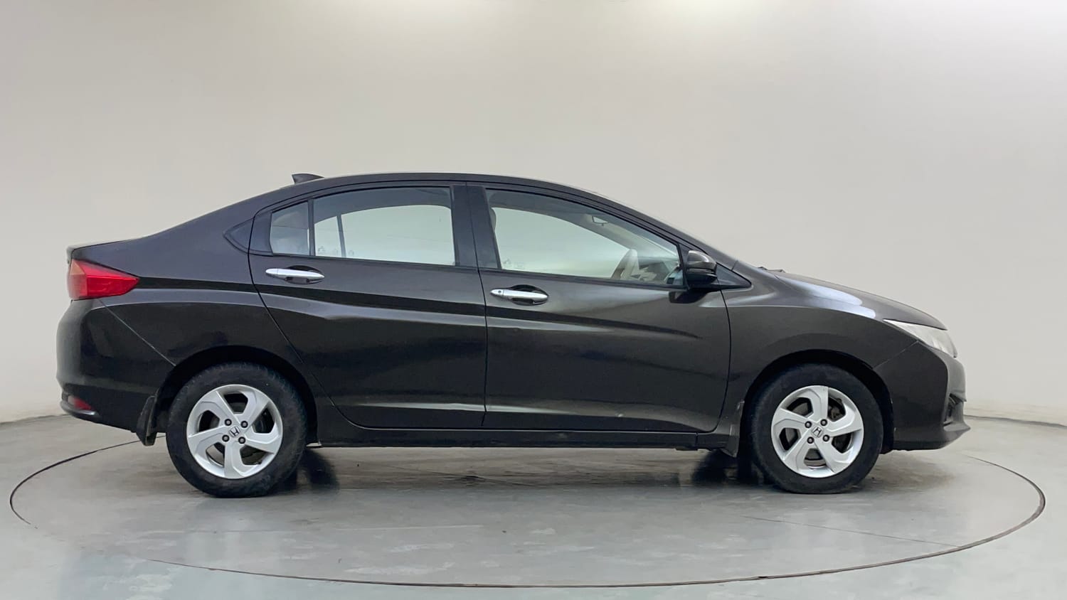 Used 2015 Honda City V Petrol Manual exterior RIGHT SIDE VIEW