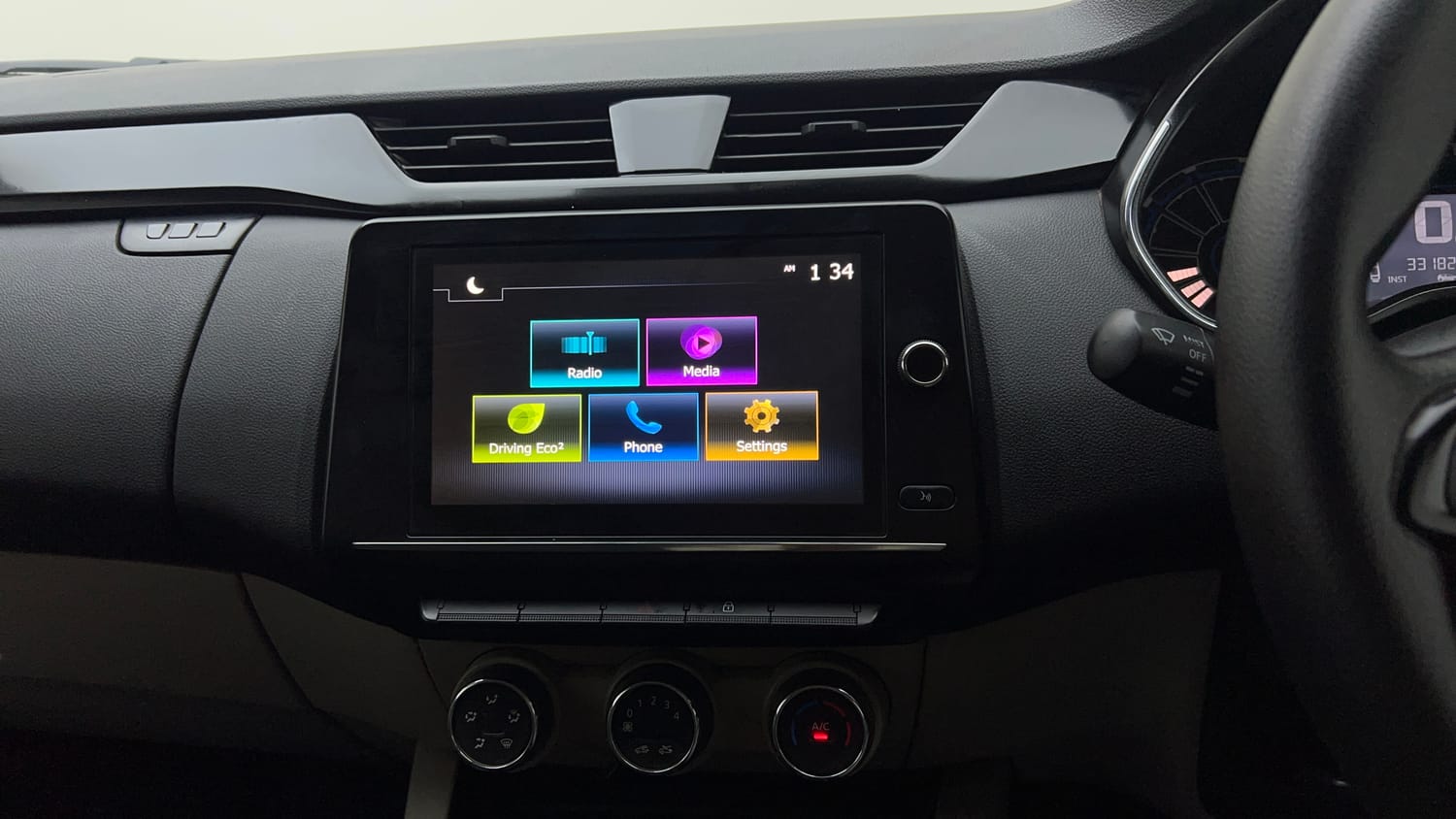 Used 2020 Renault Triber RXT Petrol Manual top_features Touch screen infotainment system
