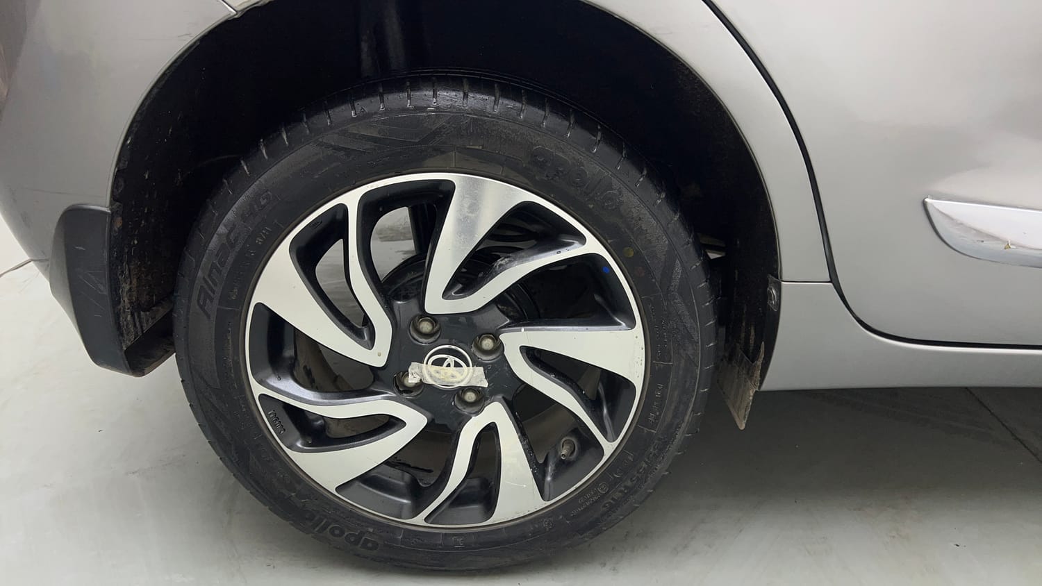 Used 2019 Toyota Glanza G CVT Petrol Automatic tyres RIGHT REAR TYRE RIM VIEW