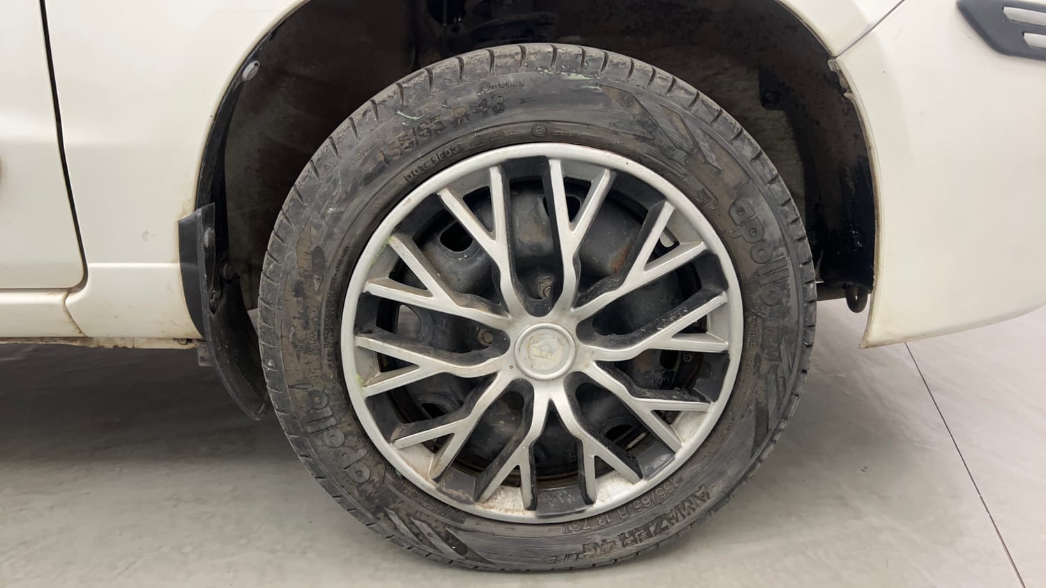 Used 2014 Maruti Suzuki Alto K10 VXi Petrol Manual tyres RIGHT FRONT TYRE RIM VIEW