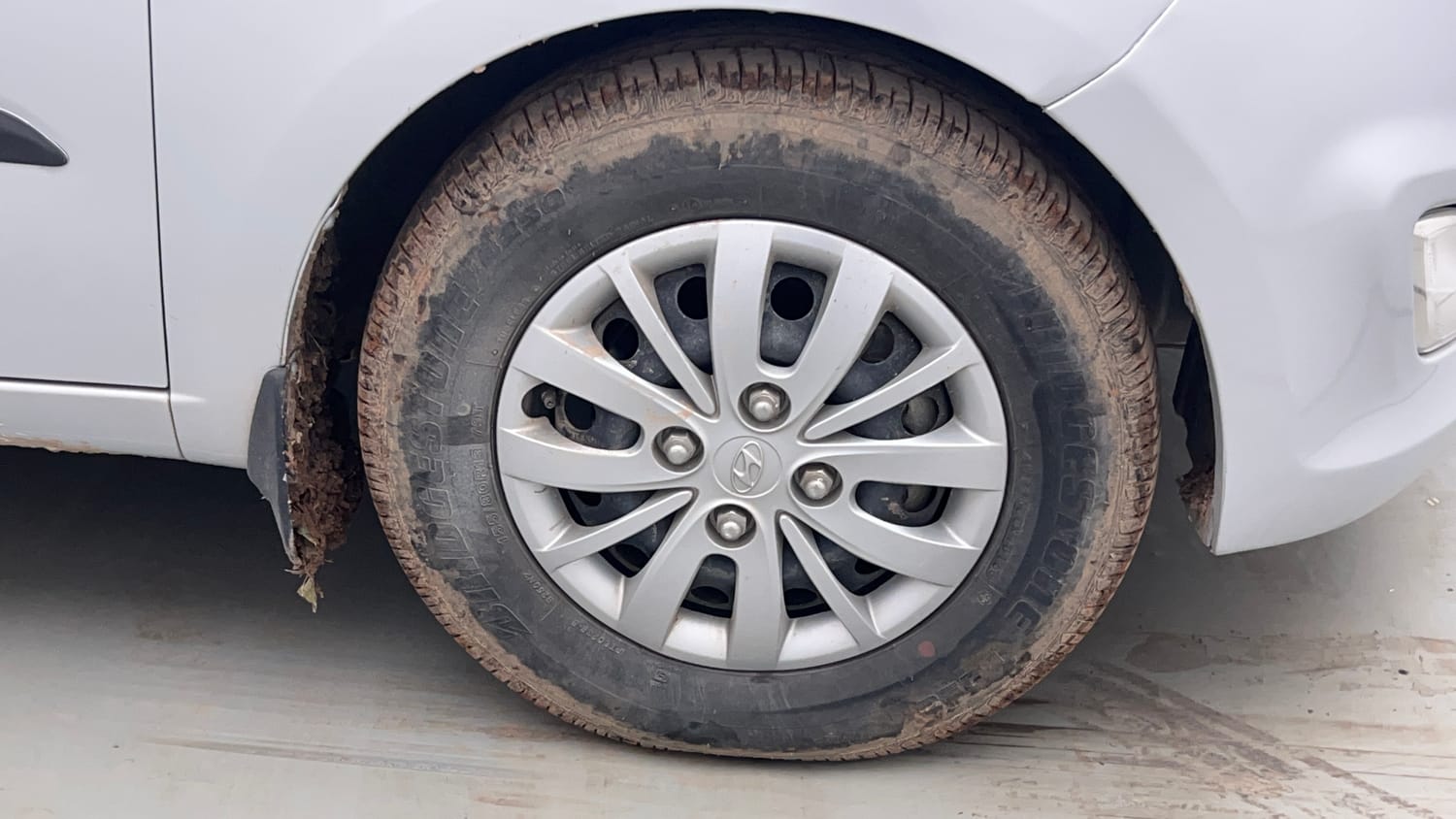 Used 2016 Hyundai i10 Sportz 1.1 iRDE2 Petrol Manual tyres RIGHT FRONT TYRE RIM VIEW