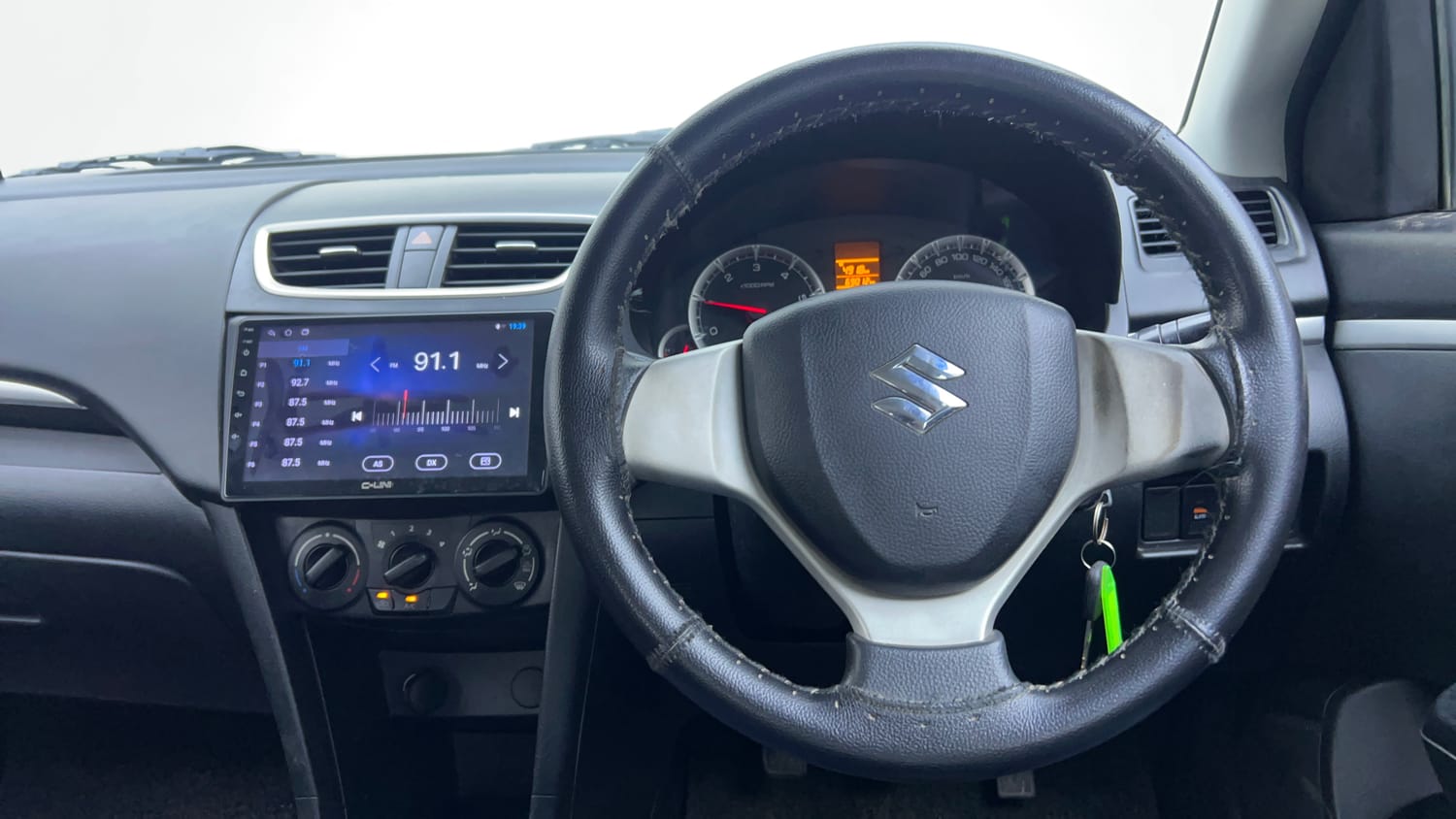 Used 2014 Maruti Suzuki Swift VDi Diesel Manual interior STEERING VIEW