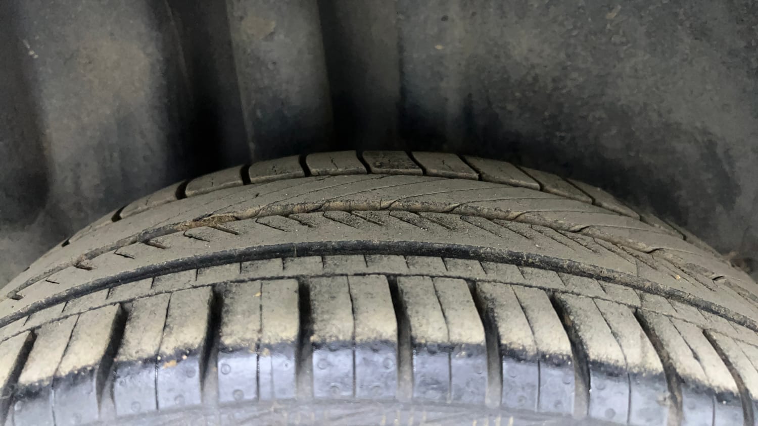 Used 2017 Volkswagen Polo Highline1.2L (P) Petrol Manual tyres RIGHT REAR TYRE TREAD VIEW