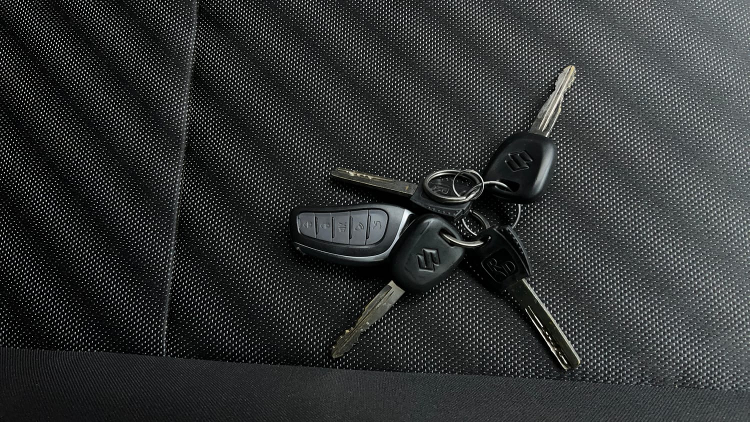 Used 2019 Maruti Suzuki Swift LXi Petrol Manual extra CAR KEY VIEW