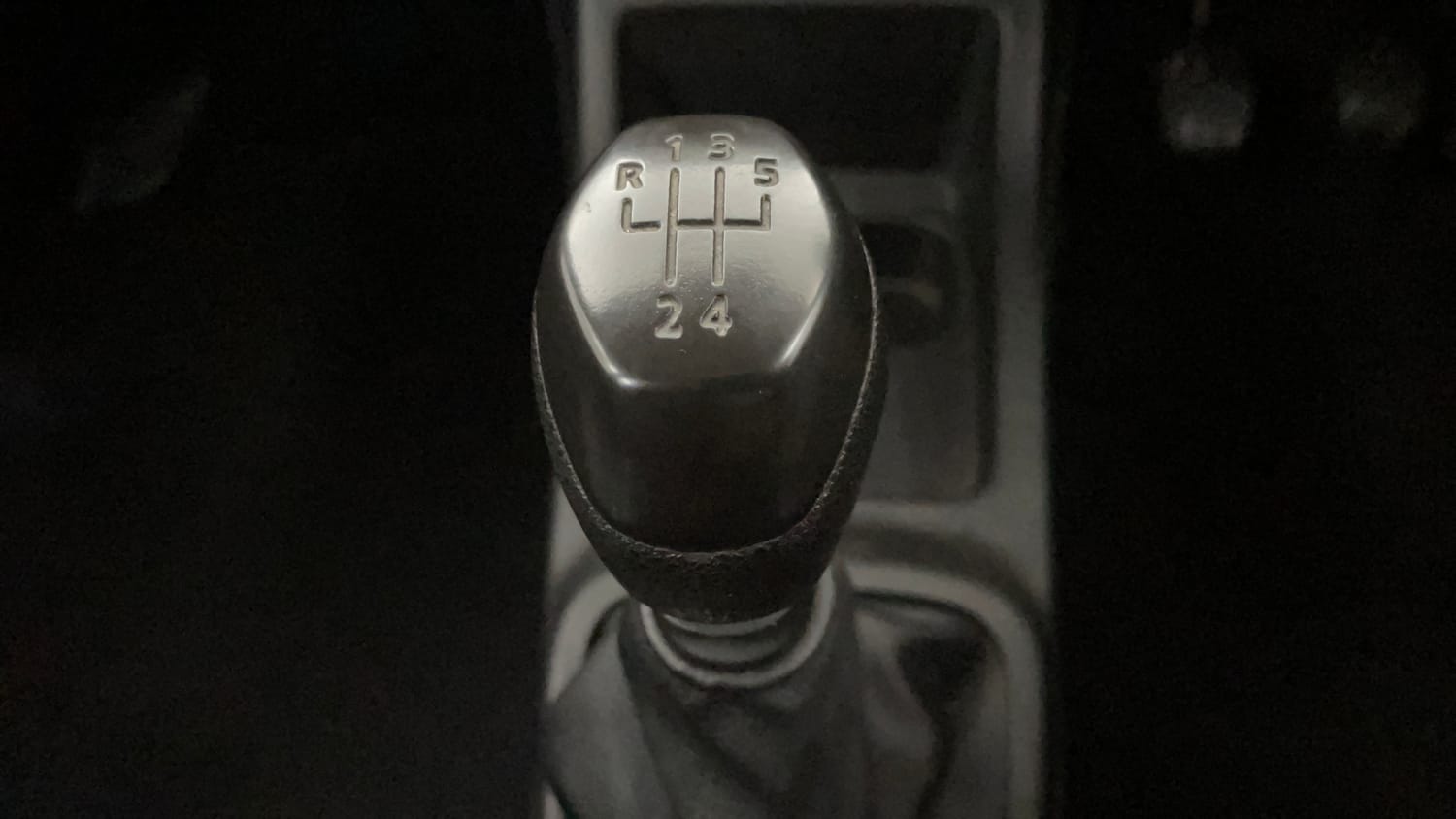 Used 2018 Renault Kwid 1.0 RXT Petrol Manual interior GEAR  KNOB VIEW