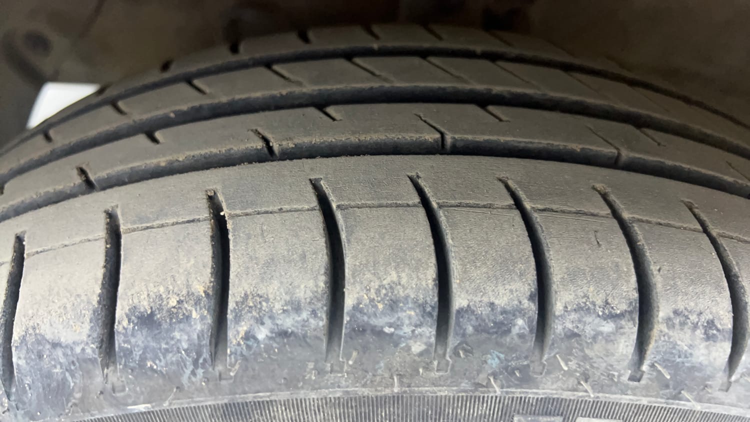 Used 2017 Hyundai Grand i10 Sportz (O) 1.2 Kappa VTVT Petrol Manual tyres LEFT FRONT TYRE TREAD VIEW
