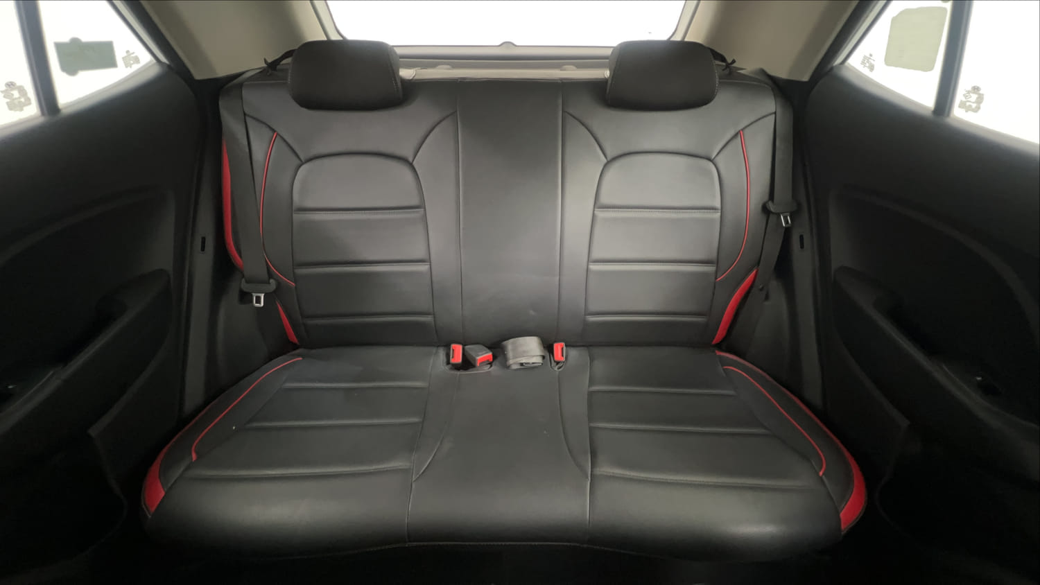 Used 2021 Hyundai Venue SX 1.5 CRDi Diesel Manual interior REAR SEAT CONDITION VIEW