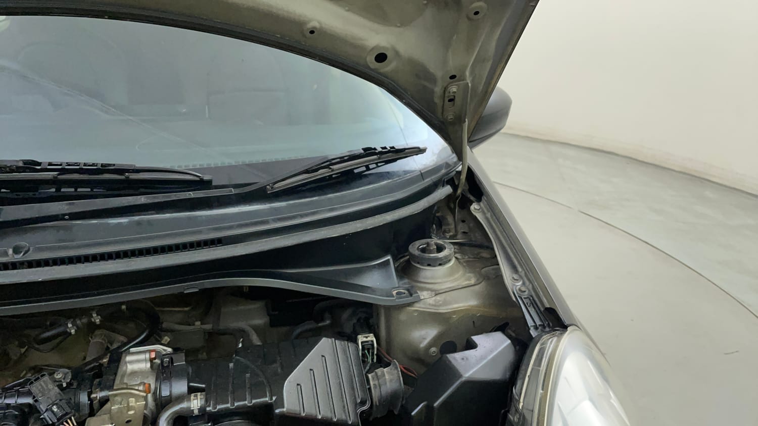 Used 2014 Honda Amaze 1.2 EX i-VTEC Petrol Manual engine ENGINE LEFT SIDE HINGE & APRON VIEW