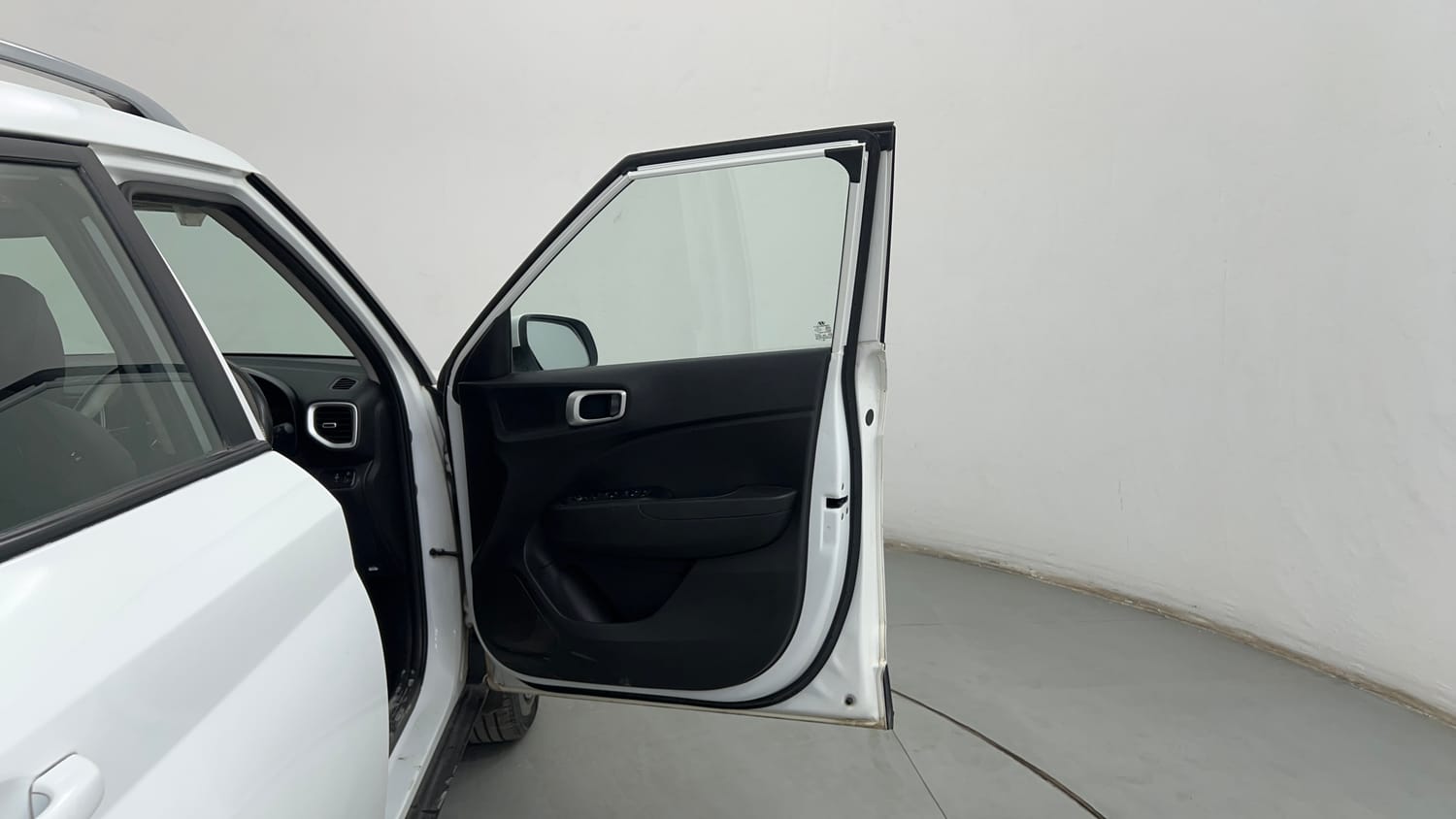 Used 2021 Hyundai Venue SX 1.5 CRDi Diesel Manual interior RIGHT FRONT DOOR OPEN VIEW