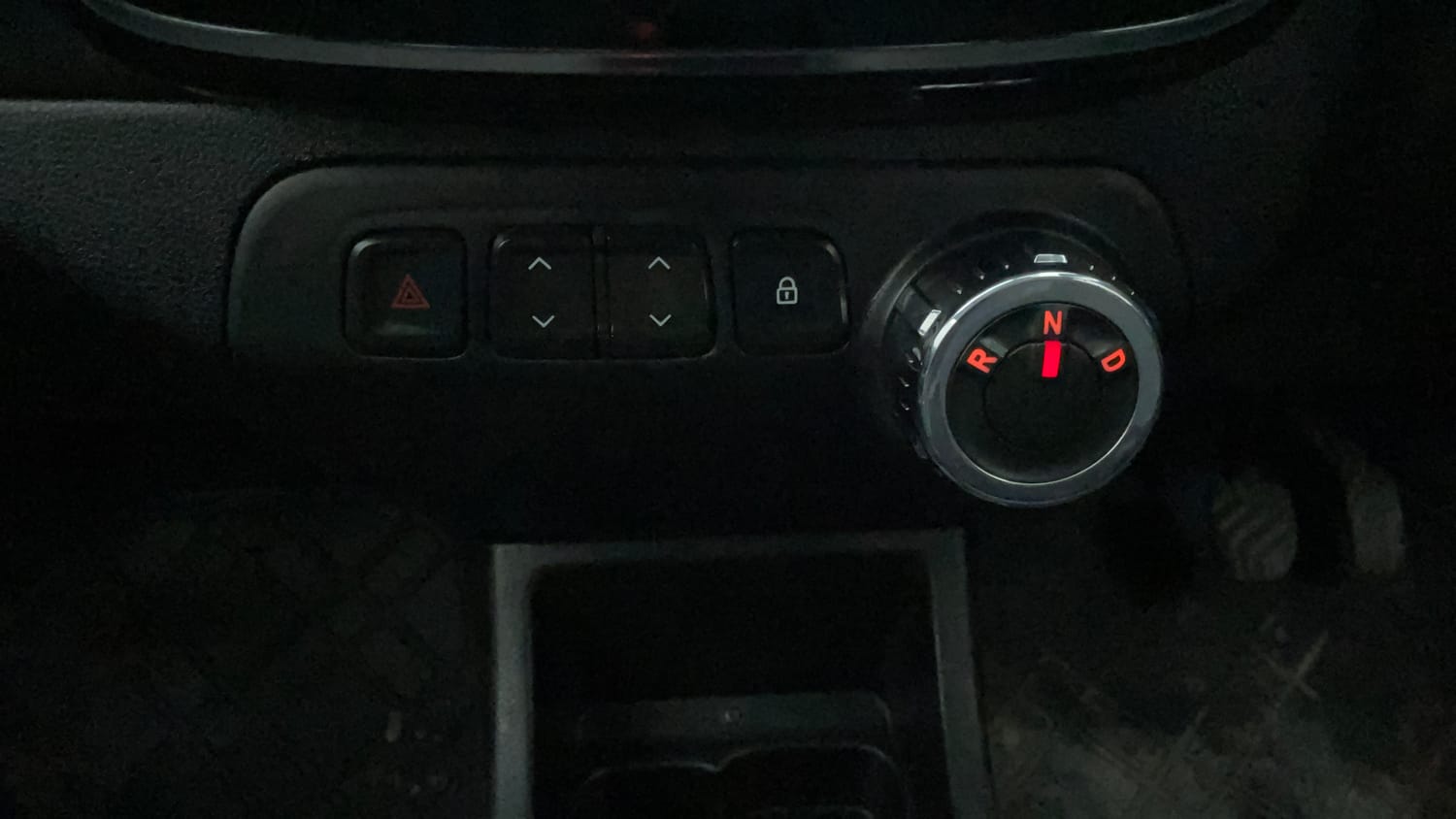 Used 2017 Renault Kwid 1.0 RXT AMT Opt Petrol Automatic interior GEAR  KNOB VIEW
