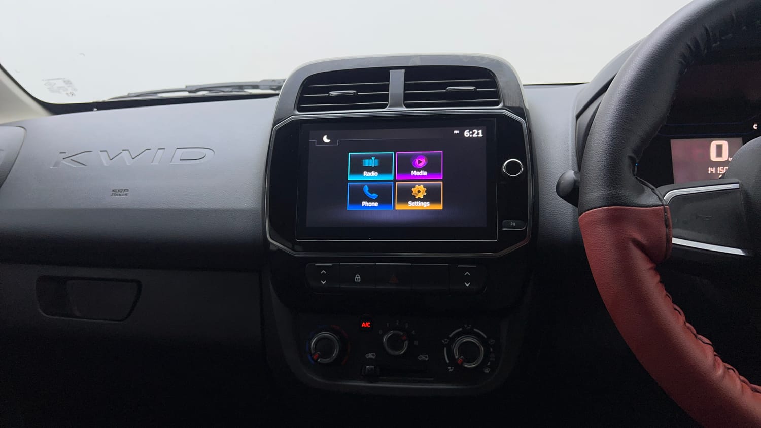 Used 2021 Renault Kwid RXT 1.0 Opt Petrol Manual top_features Integrated (in-dash) music system