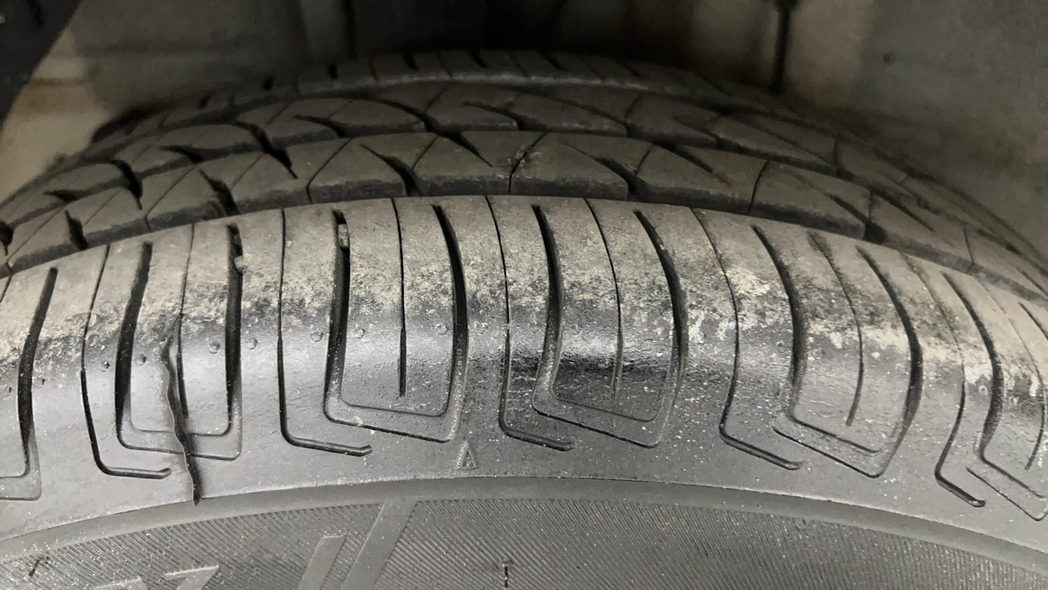 Used 2018 Hyundai Elite i20 Sportz 1.2 Petrol Manual tyres RIGHT REAR TYRE TREAD VIEW