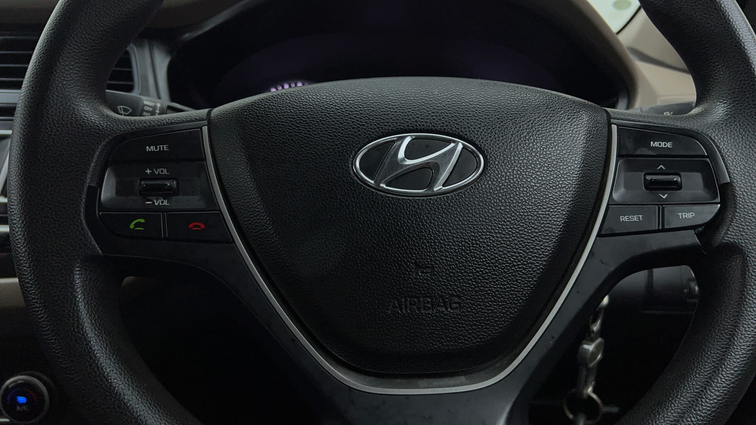 Used 2015 Hyundai Elite i20 Sportz 1.2 Petrol Manual top_features Airbags