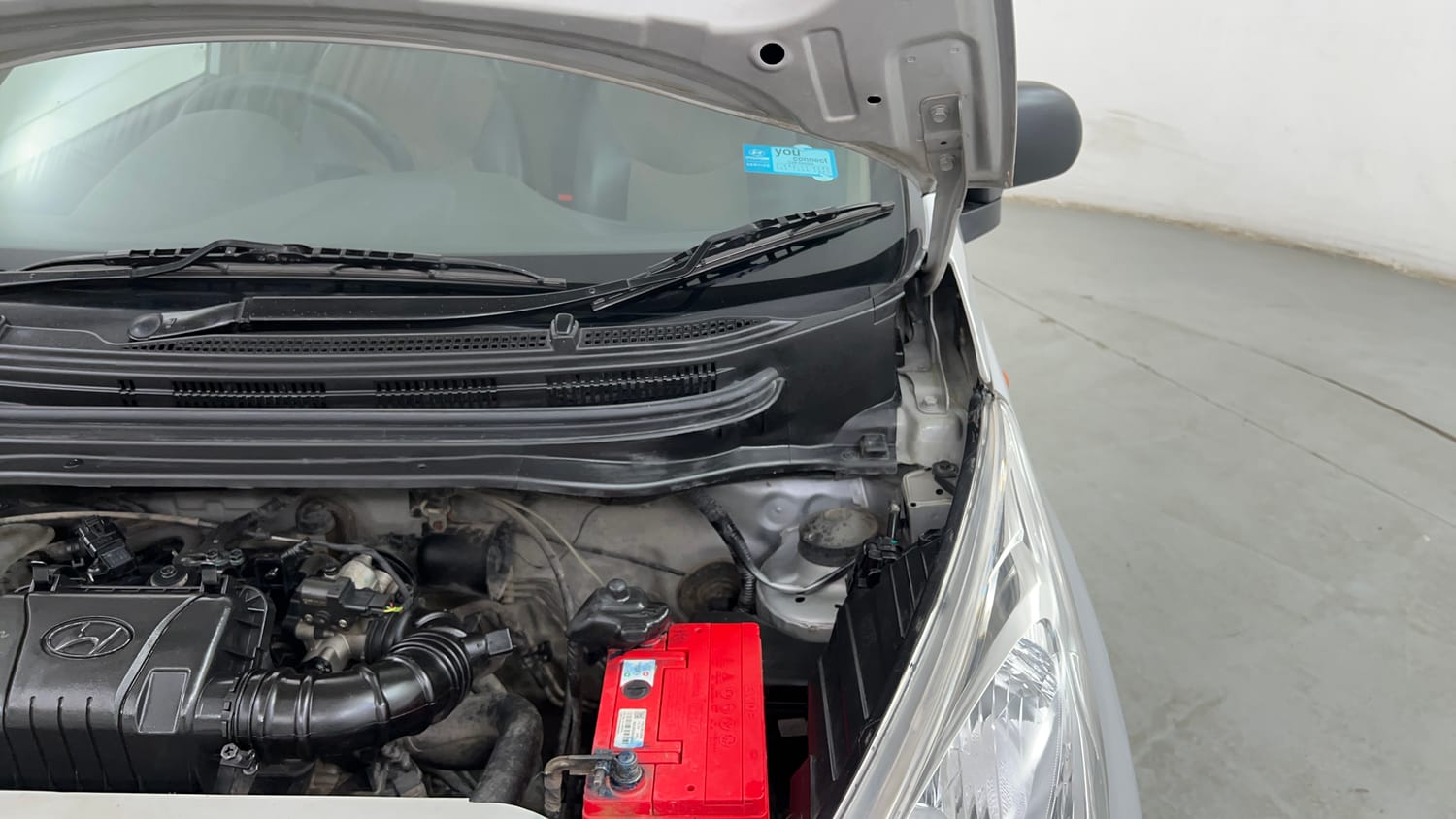 Used 2016 Hyundai Eon Magna Petrol Manual engine ENGINE LEFT SIDE HINGE & APRON VIEW