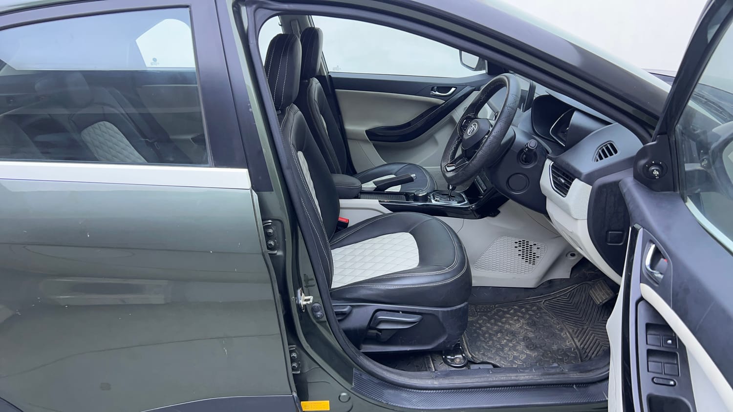 Used 2022 Tata Nexon XZA Plus Petrol Automatic interior RIGHT SIDE FRONT DOOR CABIN VIEW