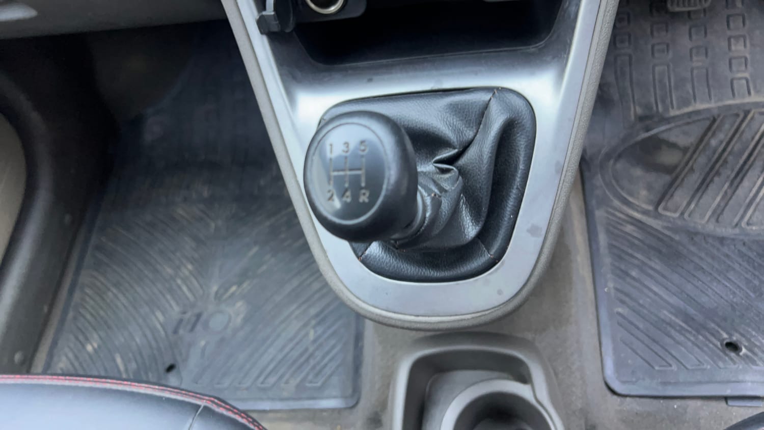 Used 2015 Hyundai i10 Sportz 1.1 iRDE2 Petrol Manual interior GEAR  KNOB VIEW