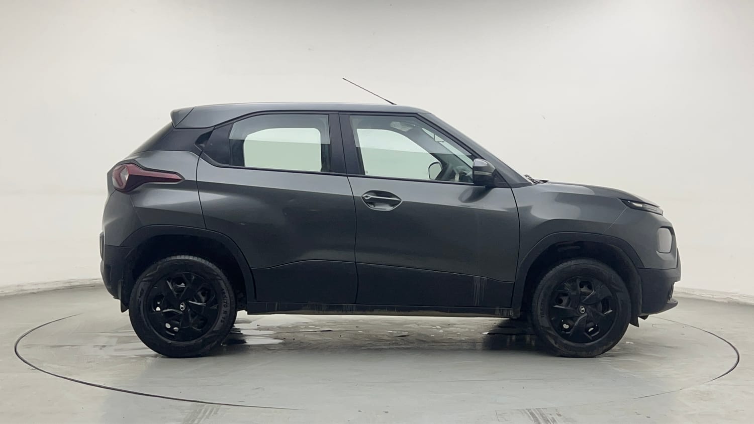 Used 2022 Tata Punch Adventure MT Petrol Manual exterior RIGHT SIDE VIEW