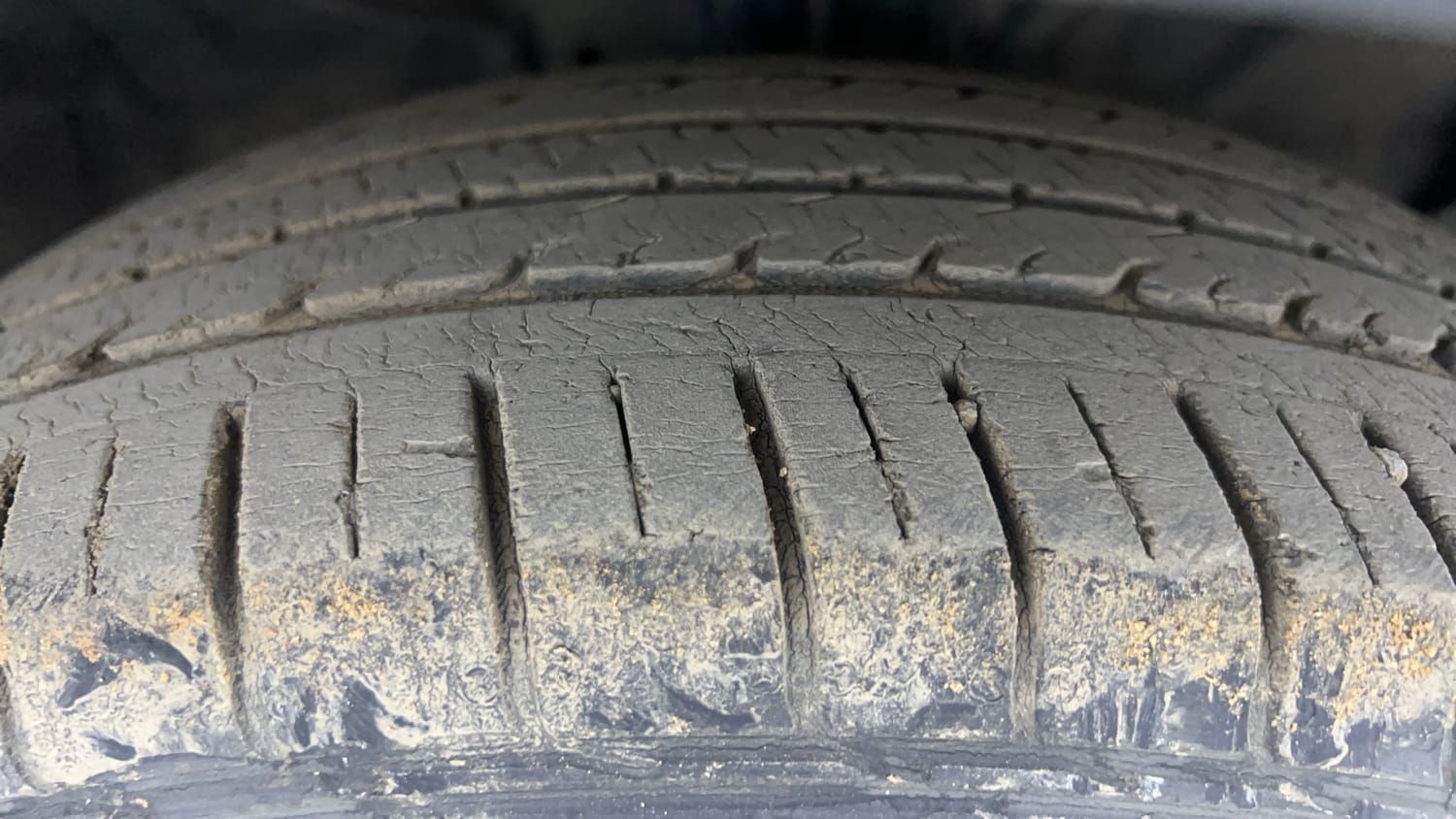Used 2020 kia Seltos GTX Plus DCT 1.4 Petrol Automatic tyres RIGHT FRONT TYRE TREAD VIEW