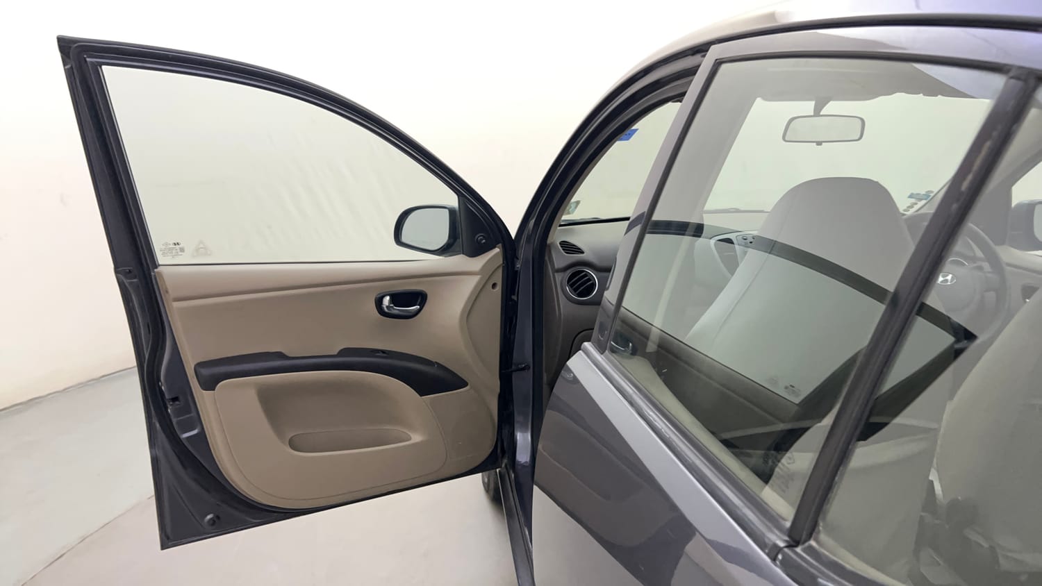 Used 2014 Hyundai i10 Sportz 1.1 iRDE2 Petrol Manual interior LEFT FRONT DOOR OPEN VIEW