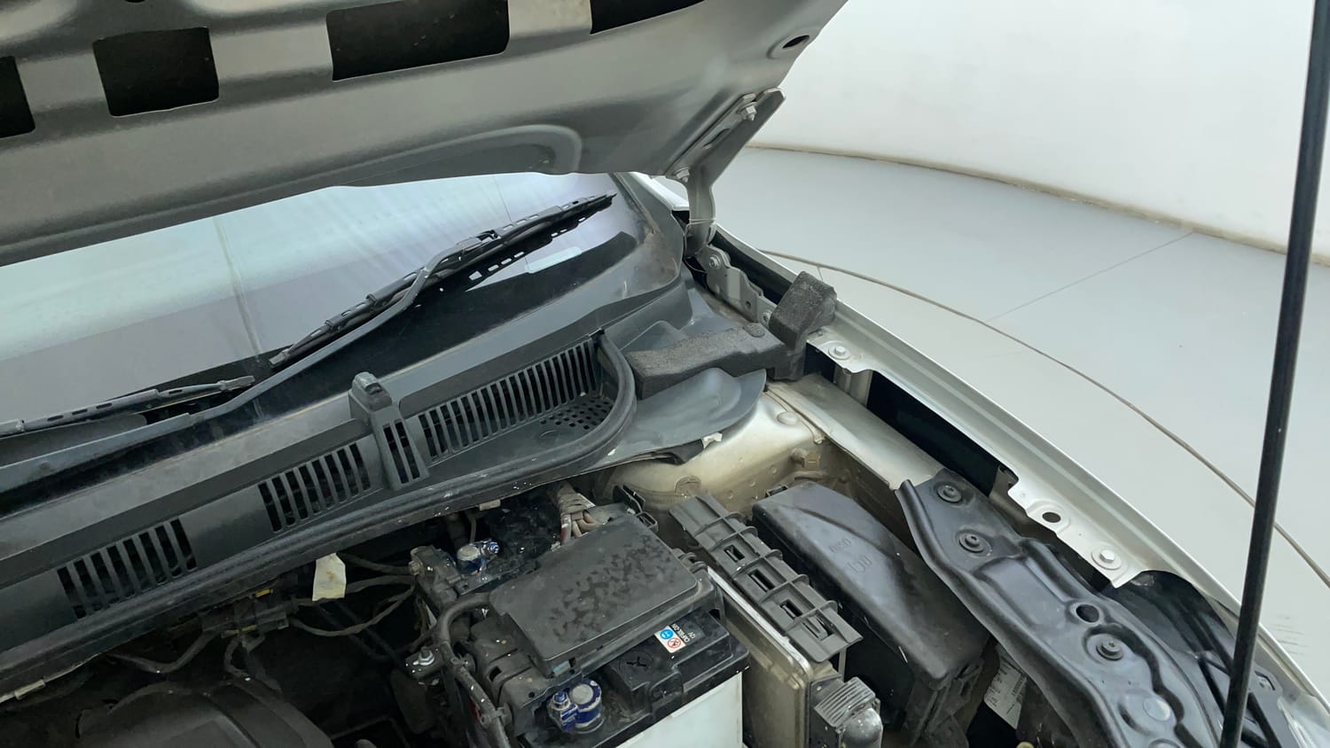 Used 2022 Volkswagen Virtus Highline 1.0 TSI MT Petrol Manual engine ENGINE LEFT SIDE HINGE & APRON VIEW