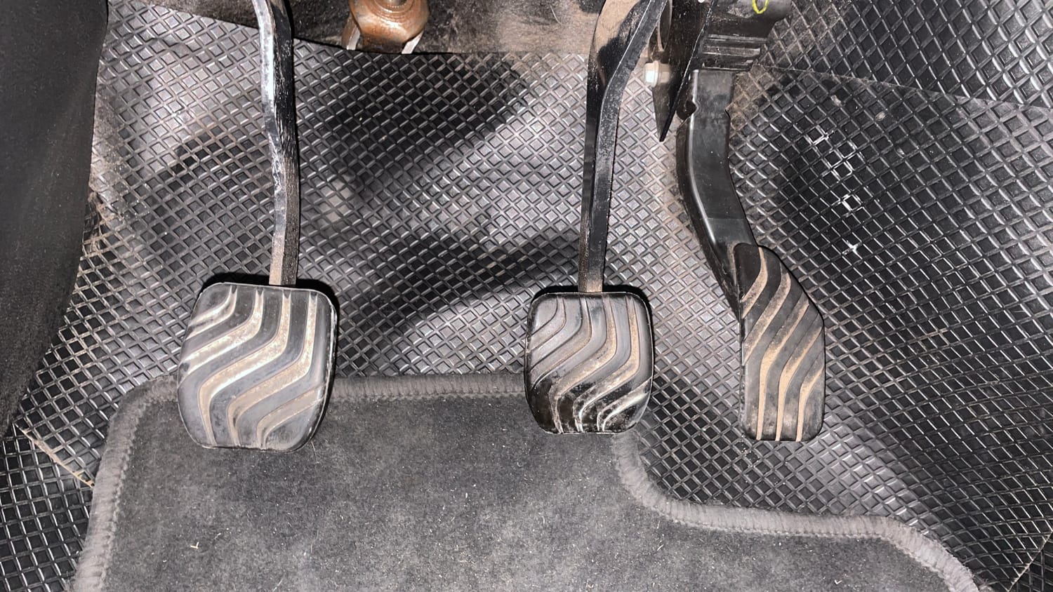 Used 2020 Renault Triber RXT Petrol Manual interior PEDALS VIEW