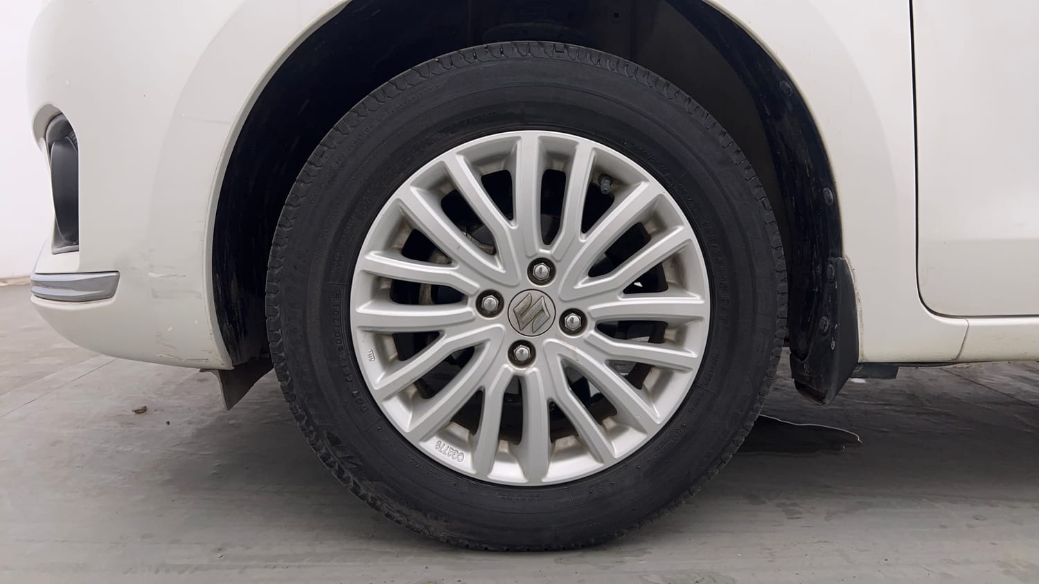 Used 2018 Maruti Suzuki Dzire ZXi Petrol Manual tyres LEFT FRONT TYRE RIM VIEW