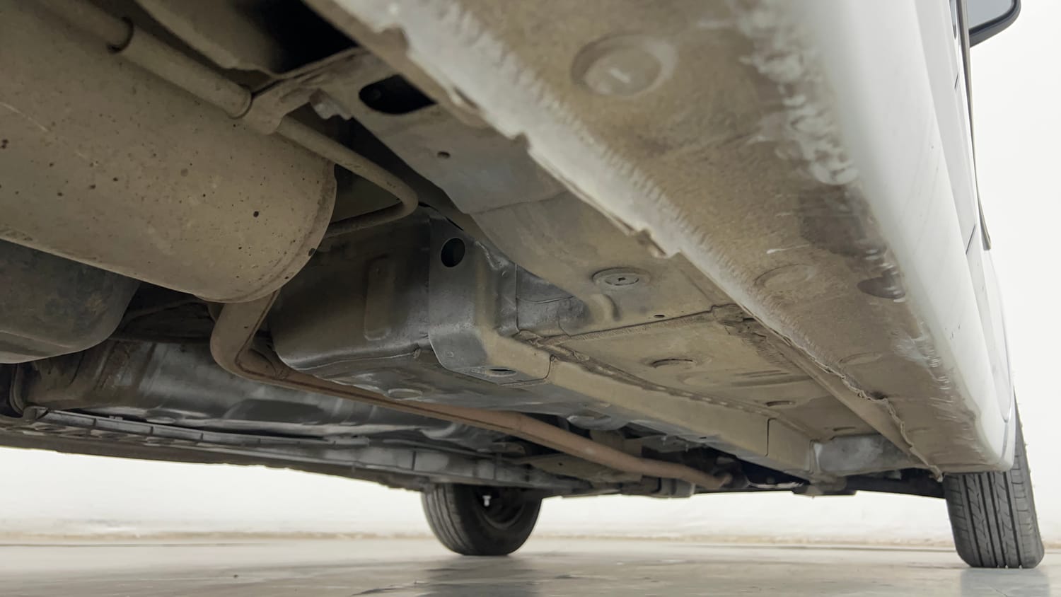 Used 2016 Hyundai Eon Magna Petrol Manual extra REAR RIGHT UNDERBODY VIEW