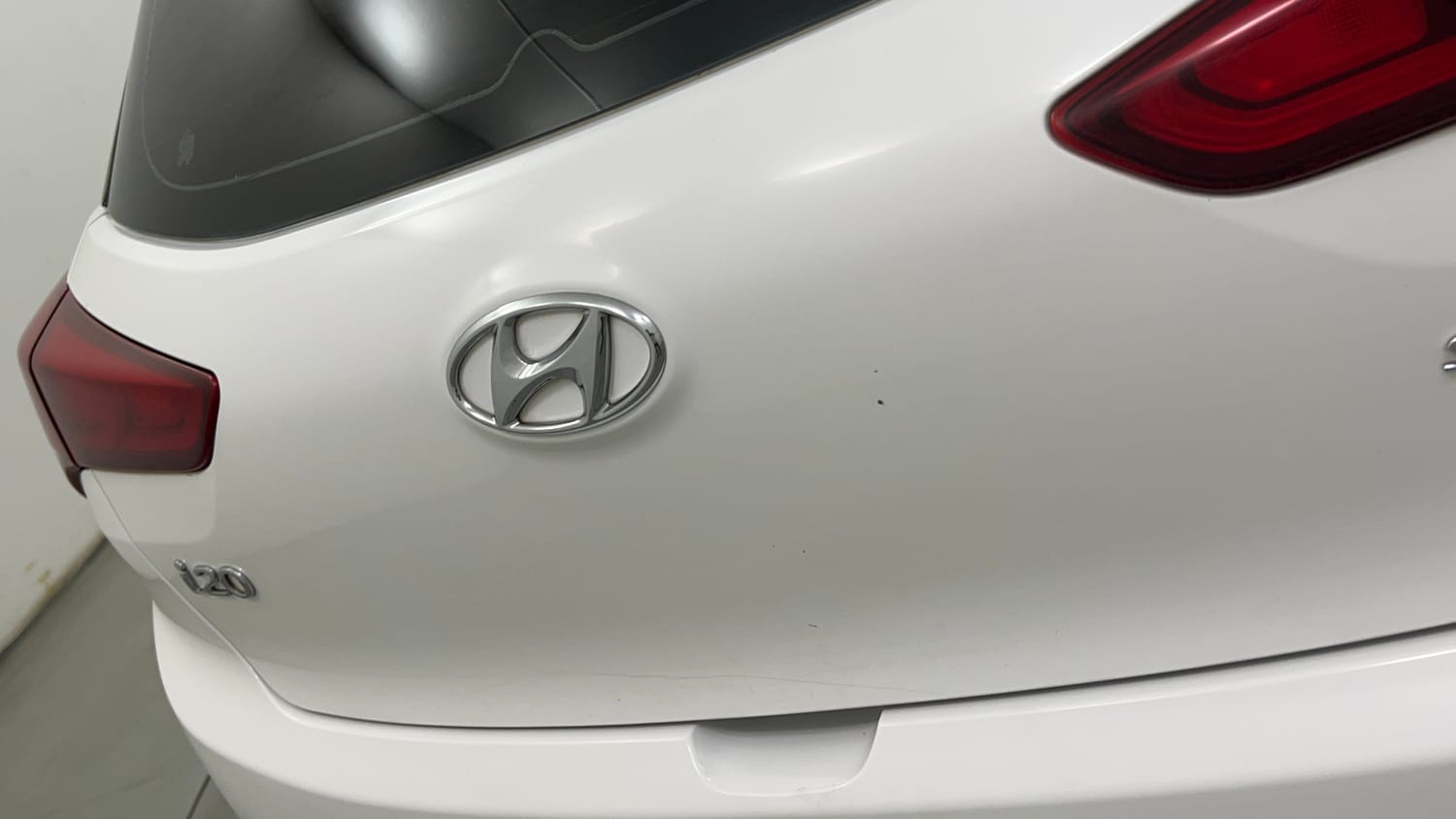 Used 2018 Hyundai Elite i20 Sportz 1.2 Petrol Manual dents MINOR SCRATCH