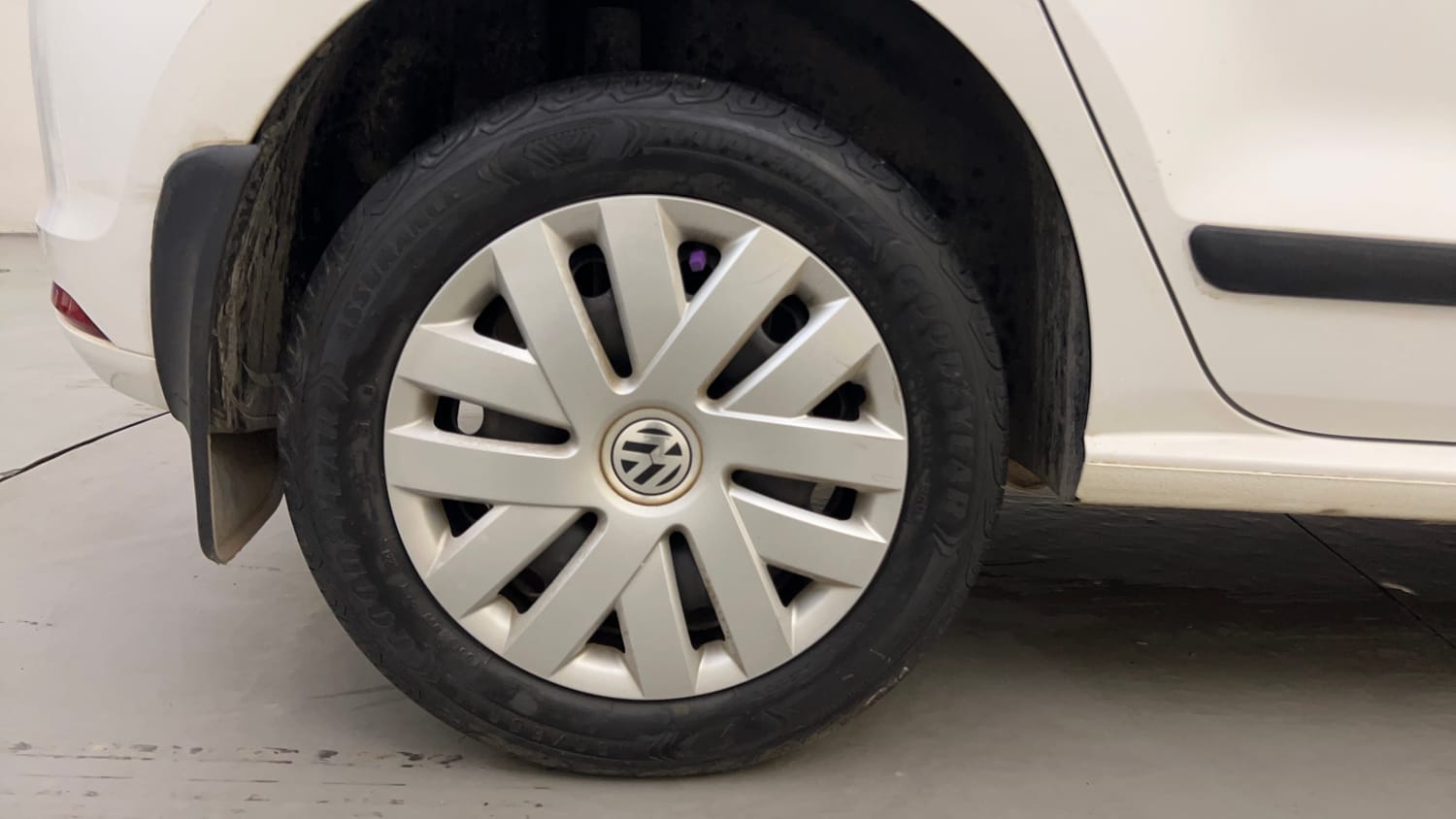 Used 2015 Volkswagen Polo Comfortline 1.2L (P) Petrol Manual tyres RIGHT REAR TYRE RIM VIEW
