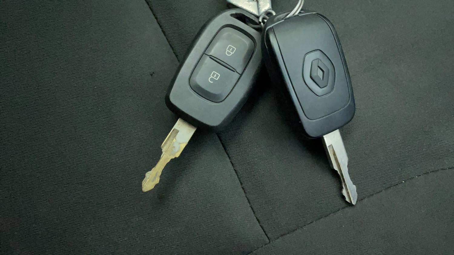 Used 2017 Renault Kwid 1.0 RXT AMT Opt Petrol Automatic extra CAR KEY VIEW