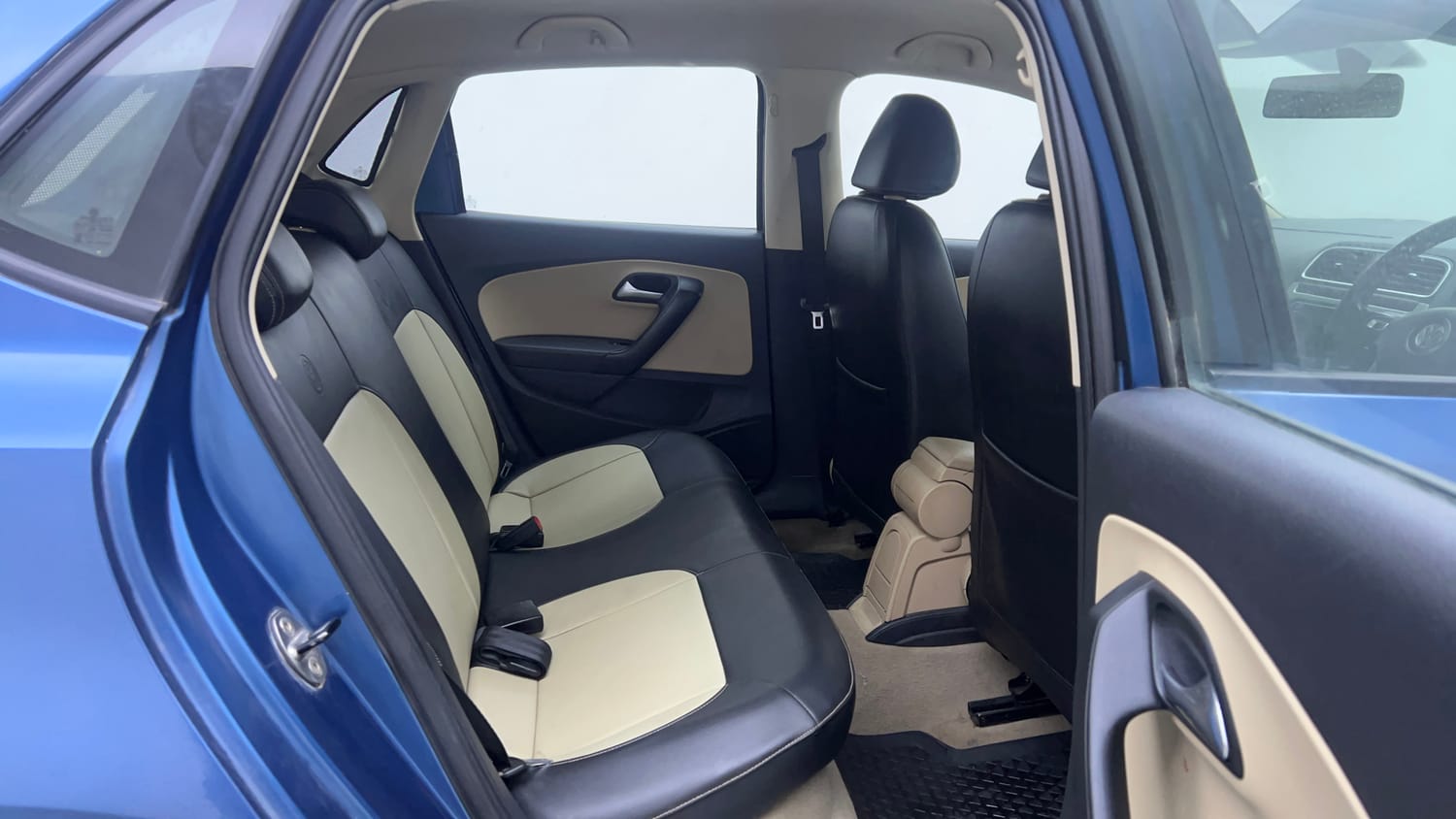 Used 2017 Volkswagen Polo Highline1.2L (P) Petrol Manual interior RIGHT SIDE REAR DOOR CABIN VIEW