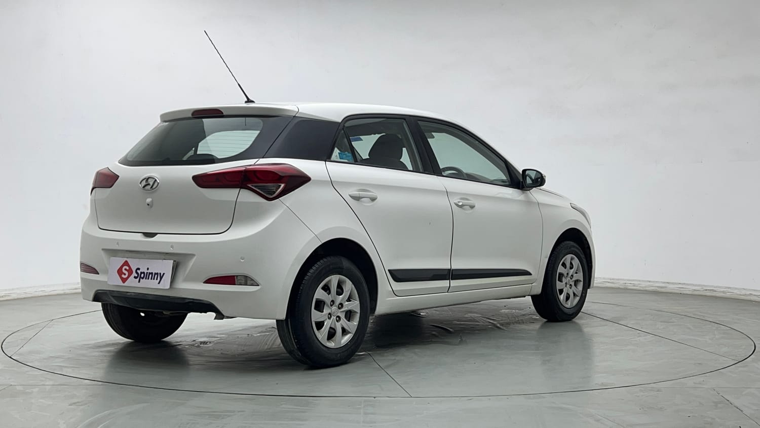 Used 2015 Hyundai Elite i20 Sportz 1.2 Petrol Manual exterior RIGHT REAR CORNER VIEW