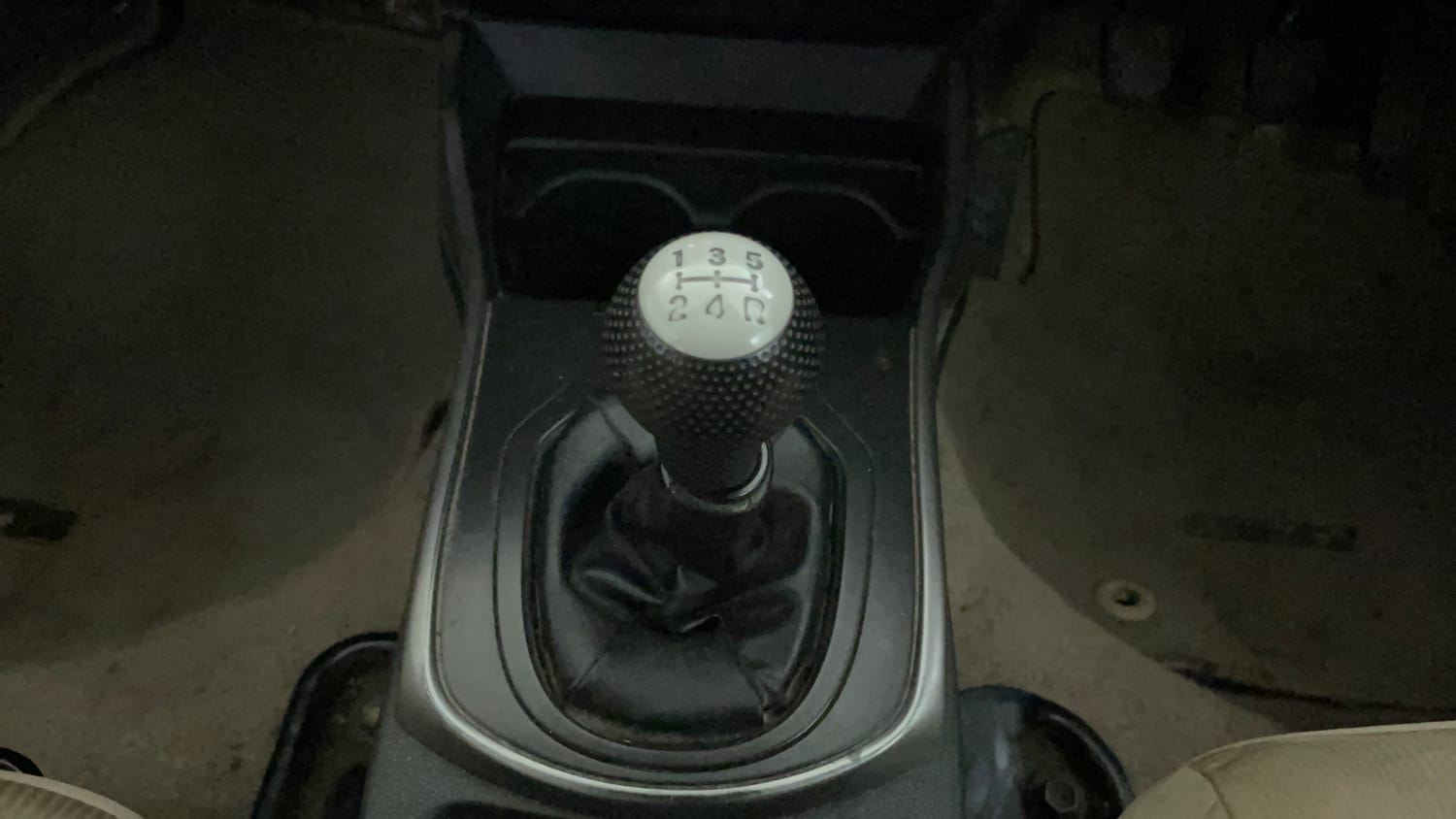 Used 2015 Honda City V Petrol Manual interior GEAR  KNOB VIEW