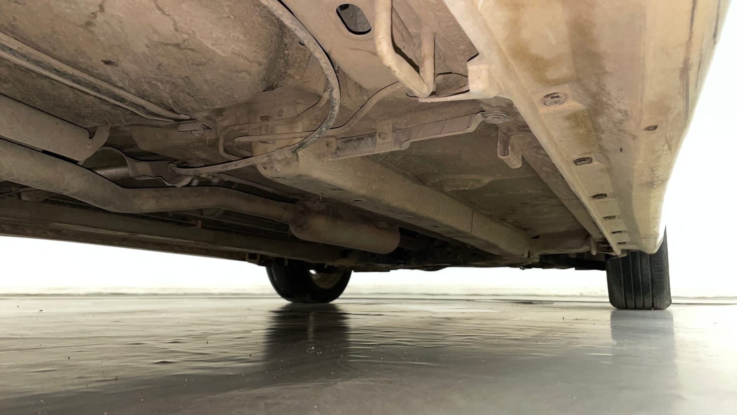 Used 2015 Maruti Suzuki Ciaz ZXi+ RS Petrol Manual extra REAR RIGHT UNDERBODY VIEW