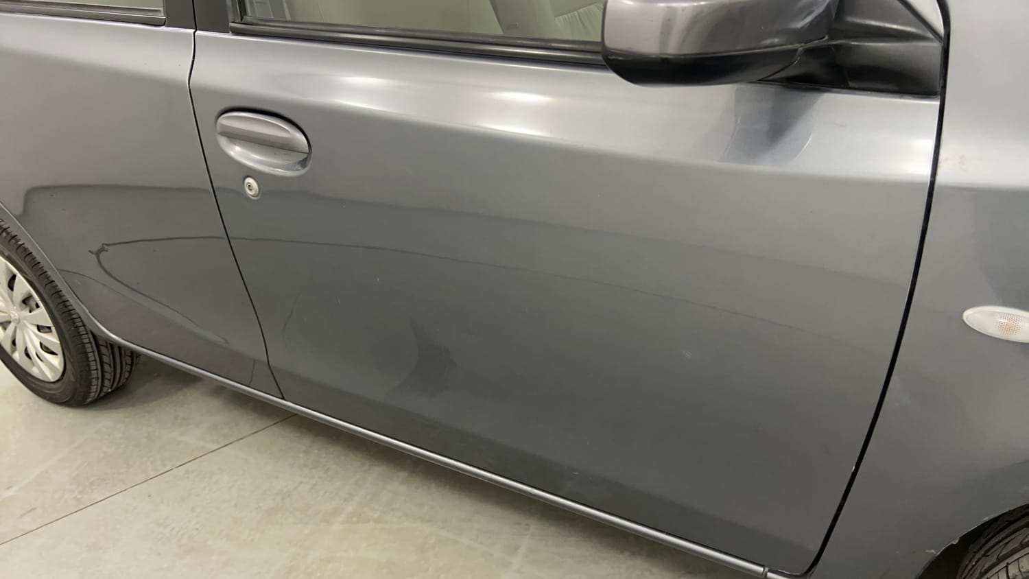 Used 2013 Toyota Etios Liva G Petrol Manual dents MINOR SCRATCH