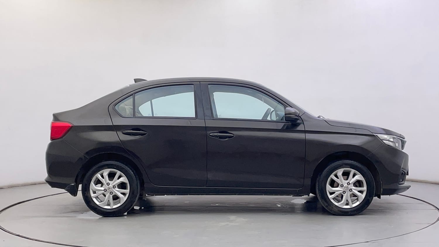 Used 2020 Honda Amaze 1.2 VX CVT Petrol Petrol Automatic exterior RIGHT SIDE VIEW