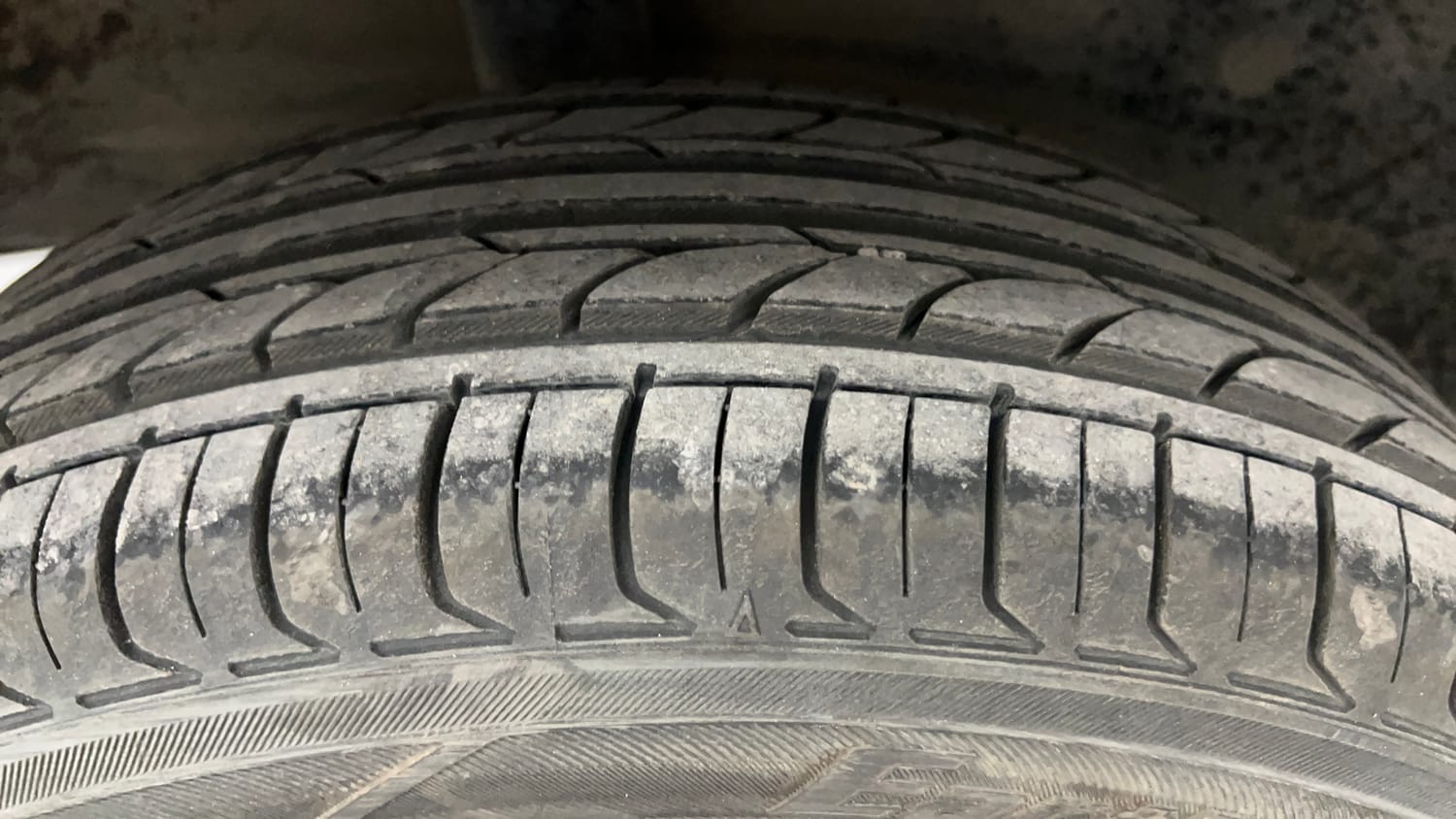 Used 2013 Toyota Etios Liva G Petrol Manual tyres RIGHT REAR TYRE TREAD VIEW
