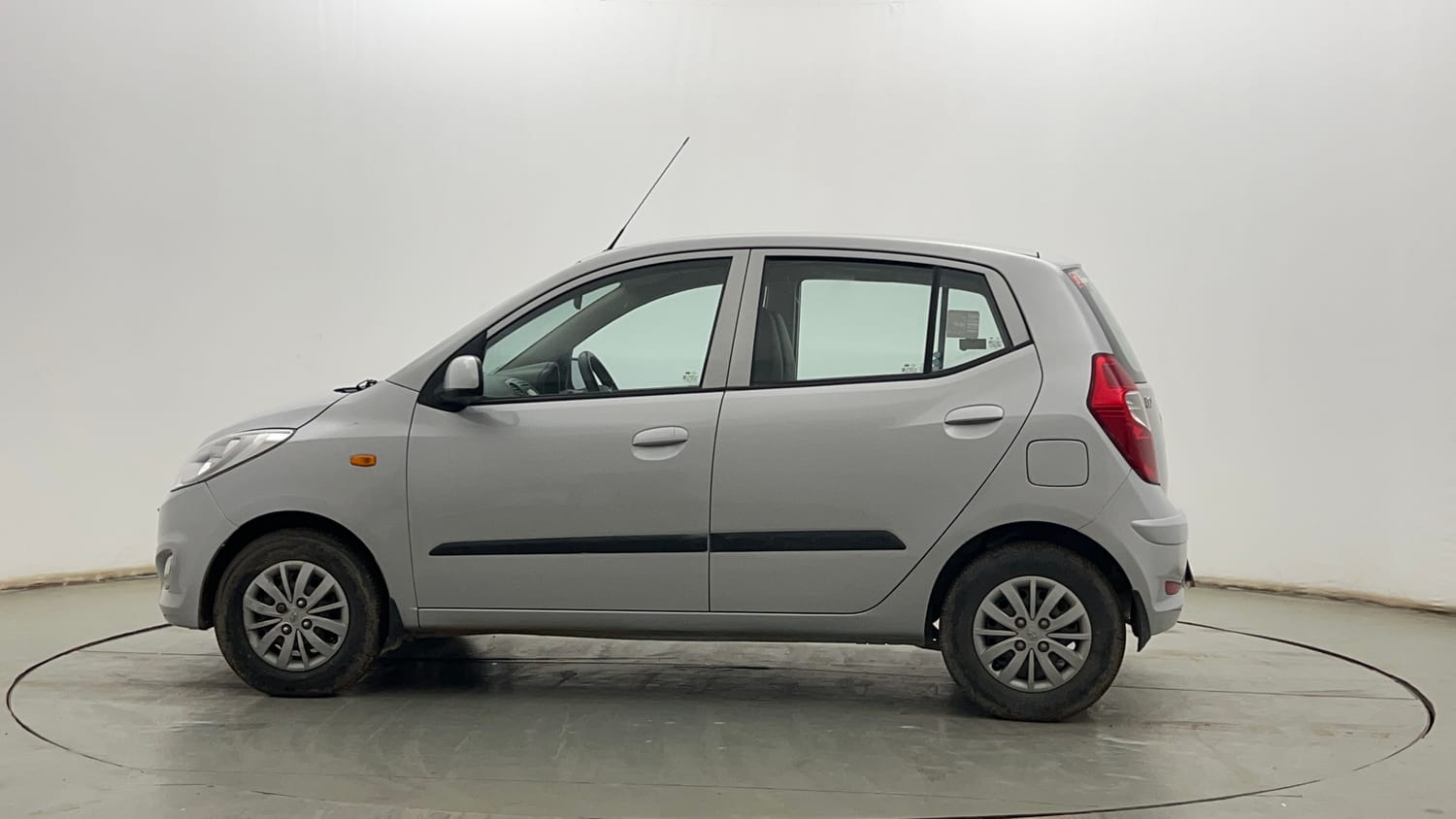 Used 2016 Hyundai i10 Sportz 1.1 iRDE2 Petrol Manual exterior LEFT SIDE VIEW