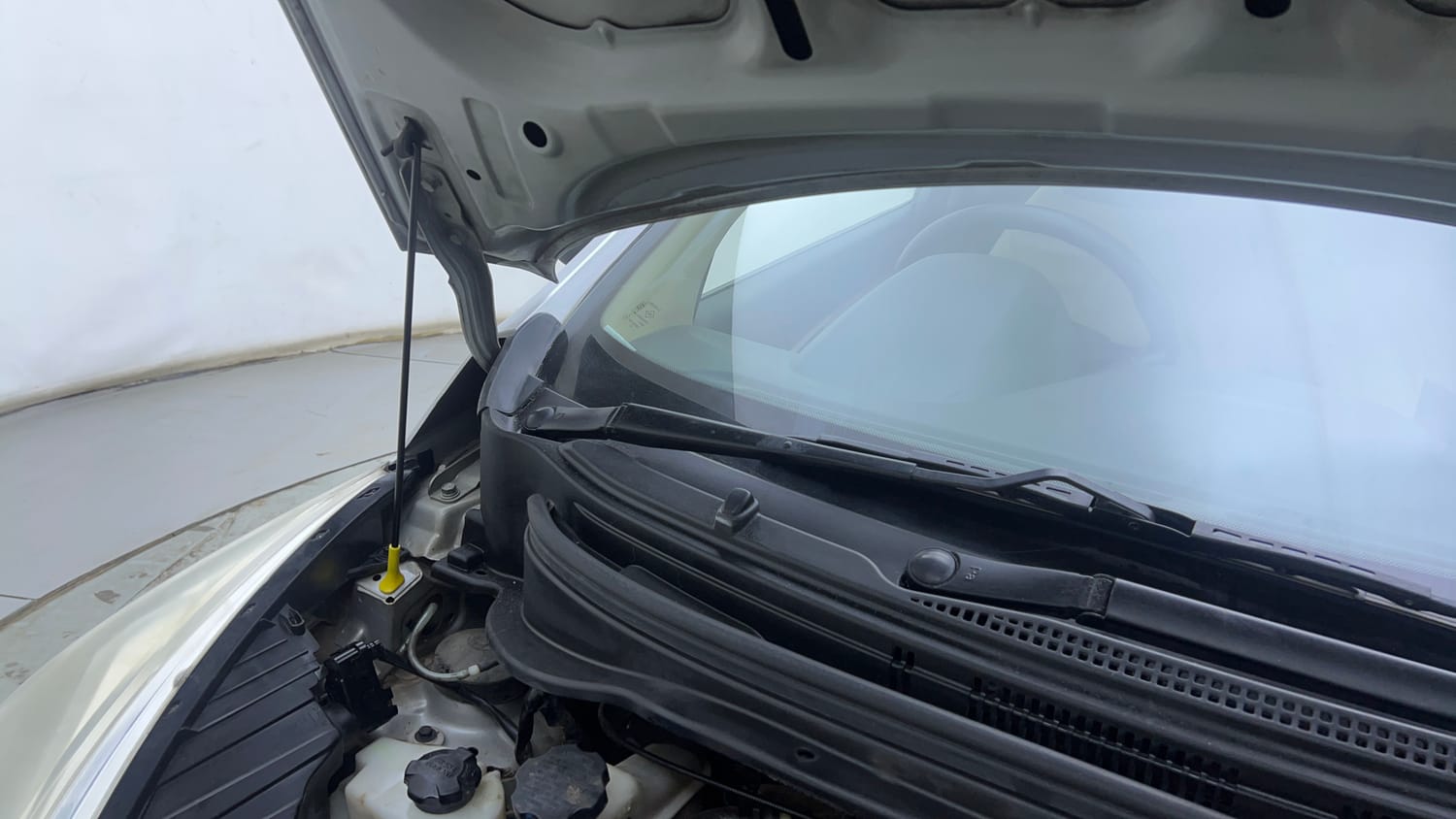 Used 2015 Hyundai Eon D-Lite + Petrol Manual engine ENGINE RIGHT SIDE HINGE & APRON VIEW