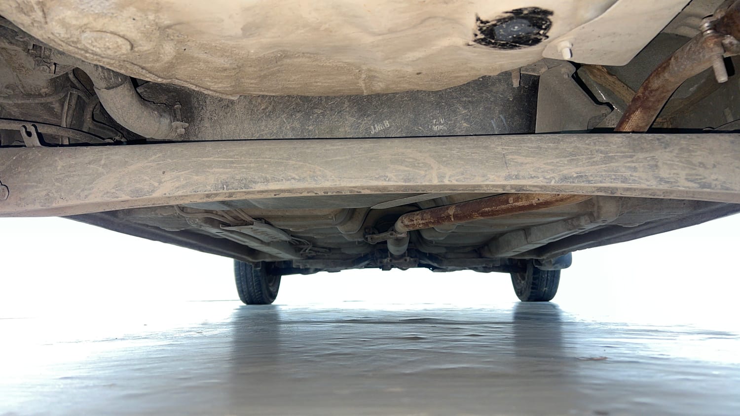 Used 2015 Hyundai i10 Sportz 1.1 iRDE2 Petrol Manual extra REAR UNDERBODY VIEW (TAKEN FROM REAR)