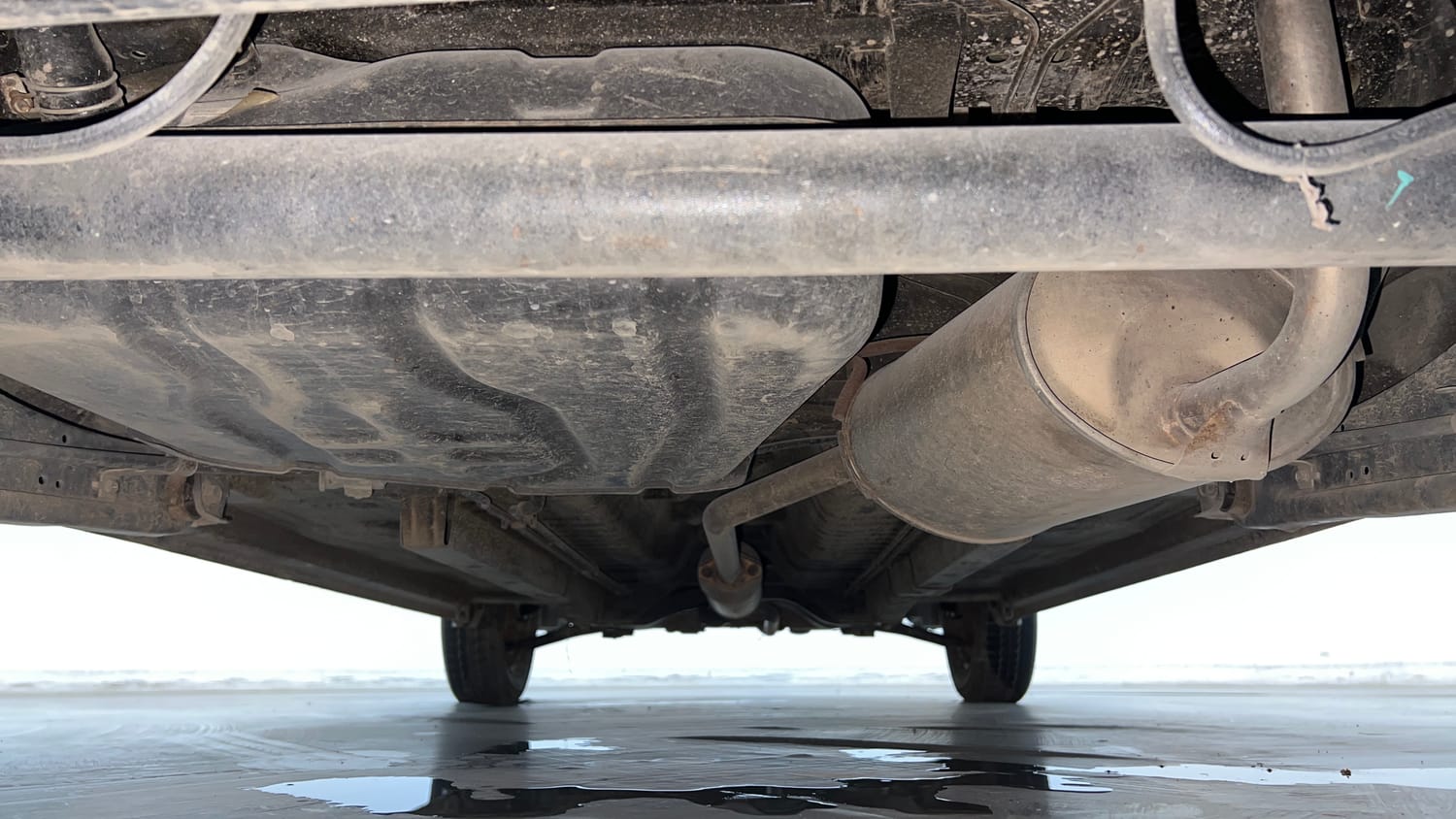 Used 2015 Maruti Suzuki Wagon R LXI Petrol Manual extra REAR UNDERBODY VIEW (TAKEN FROM REAR)
