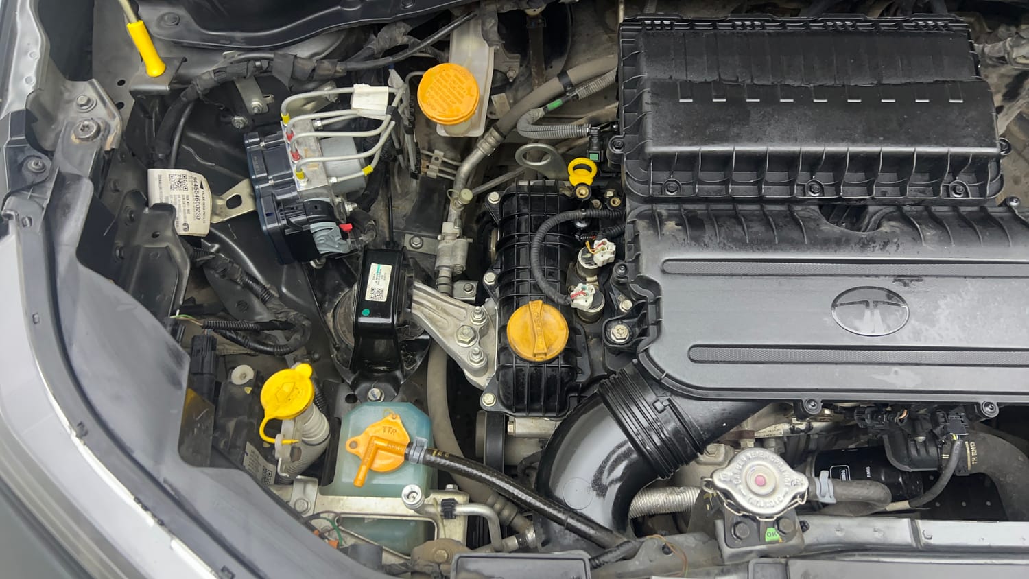 Used 2022 Tata Punch Adventure MT Petrol Manual engine ENGINE RIGHT SIDE VIEW