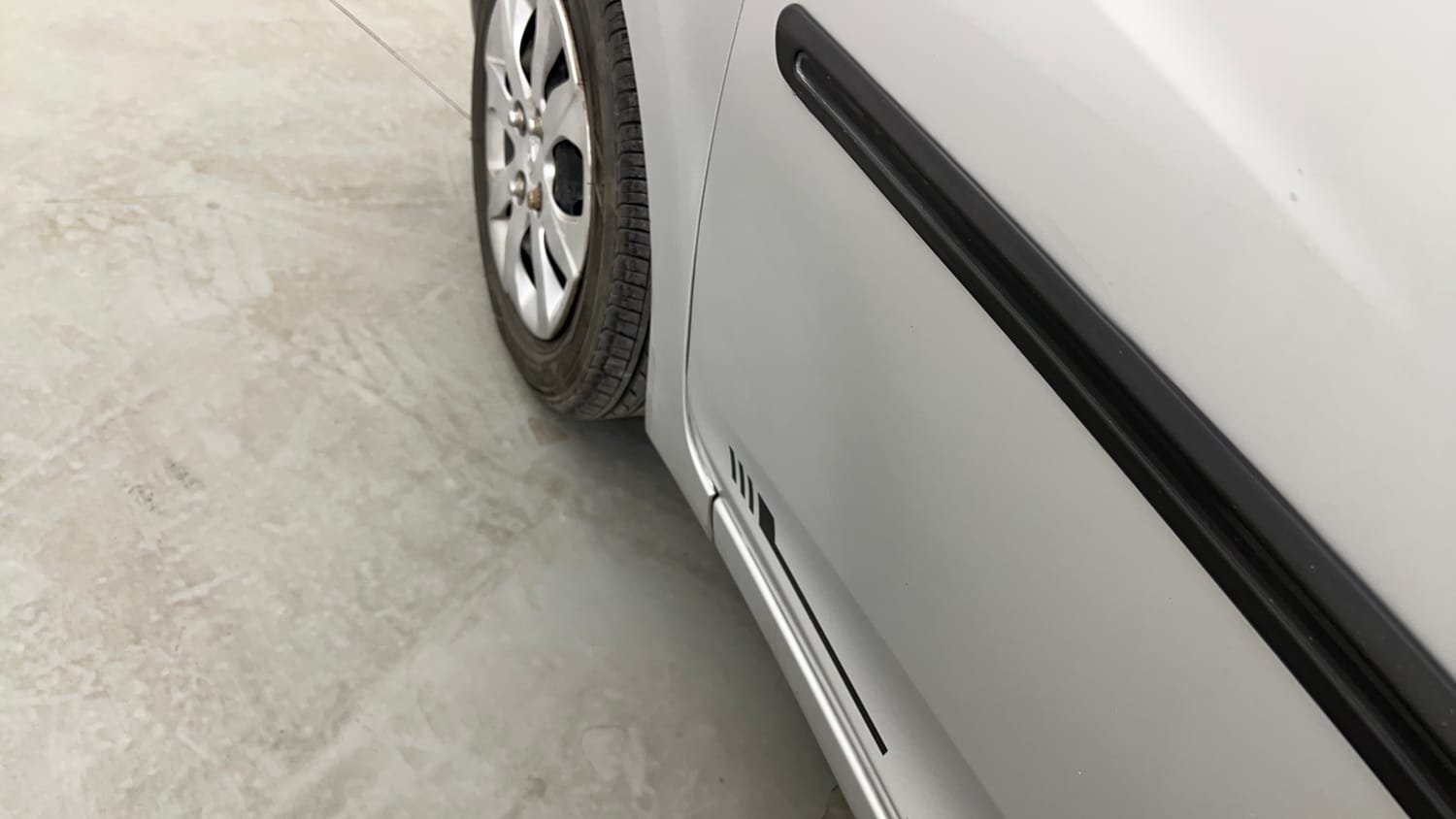 Used 2016 Hyundai Eon Magna Petrol Manual dents MINOR SCRATCH